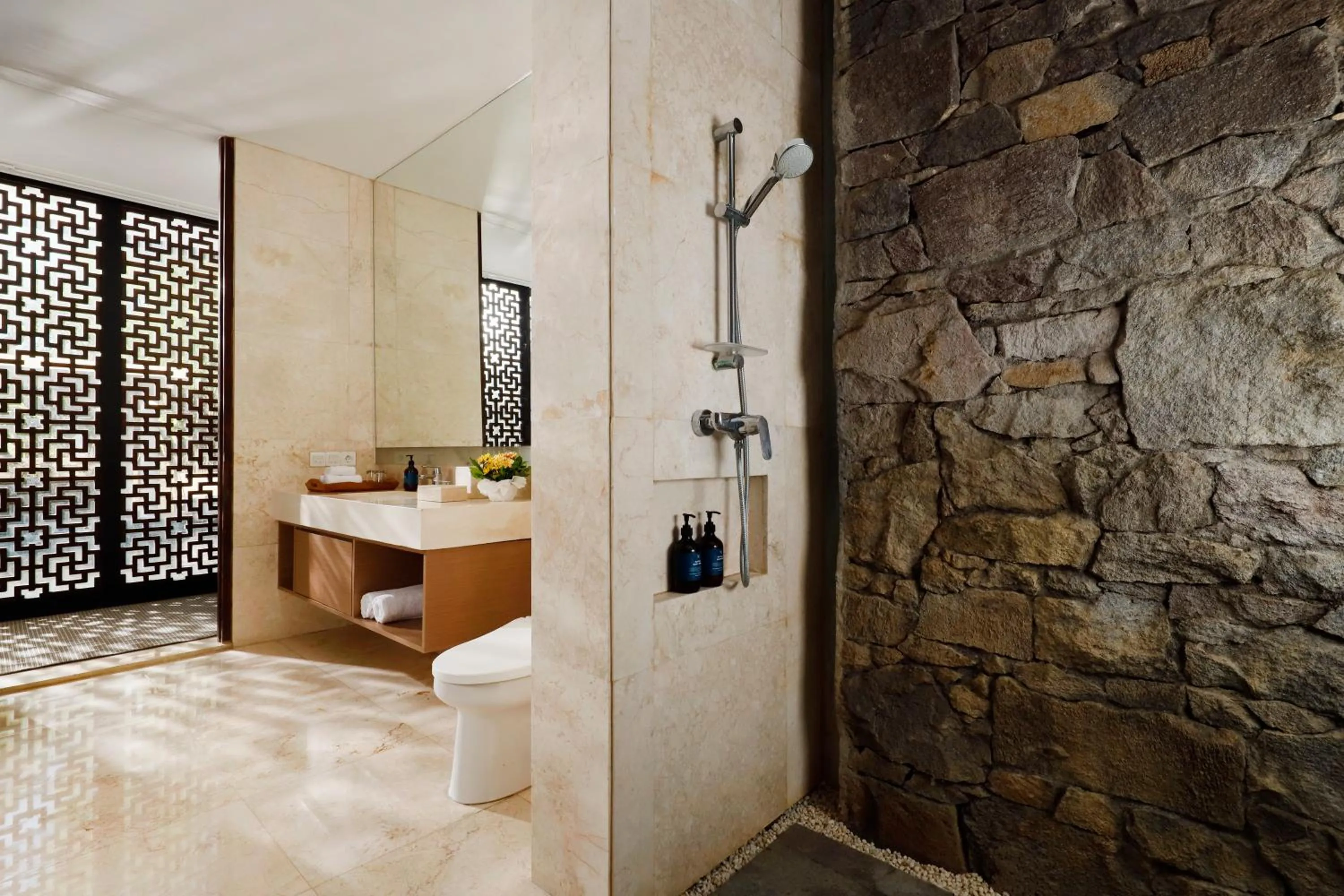 Bathroom in Vinila Villas by Nakula