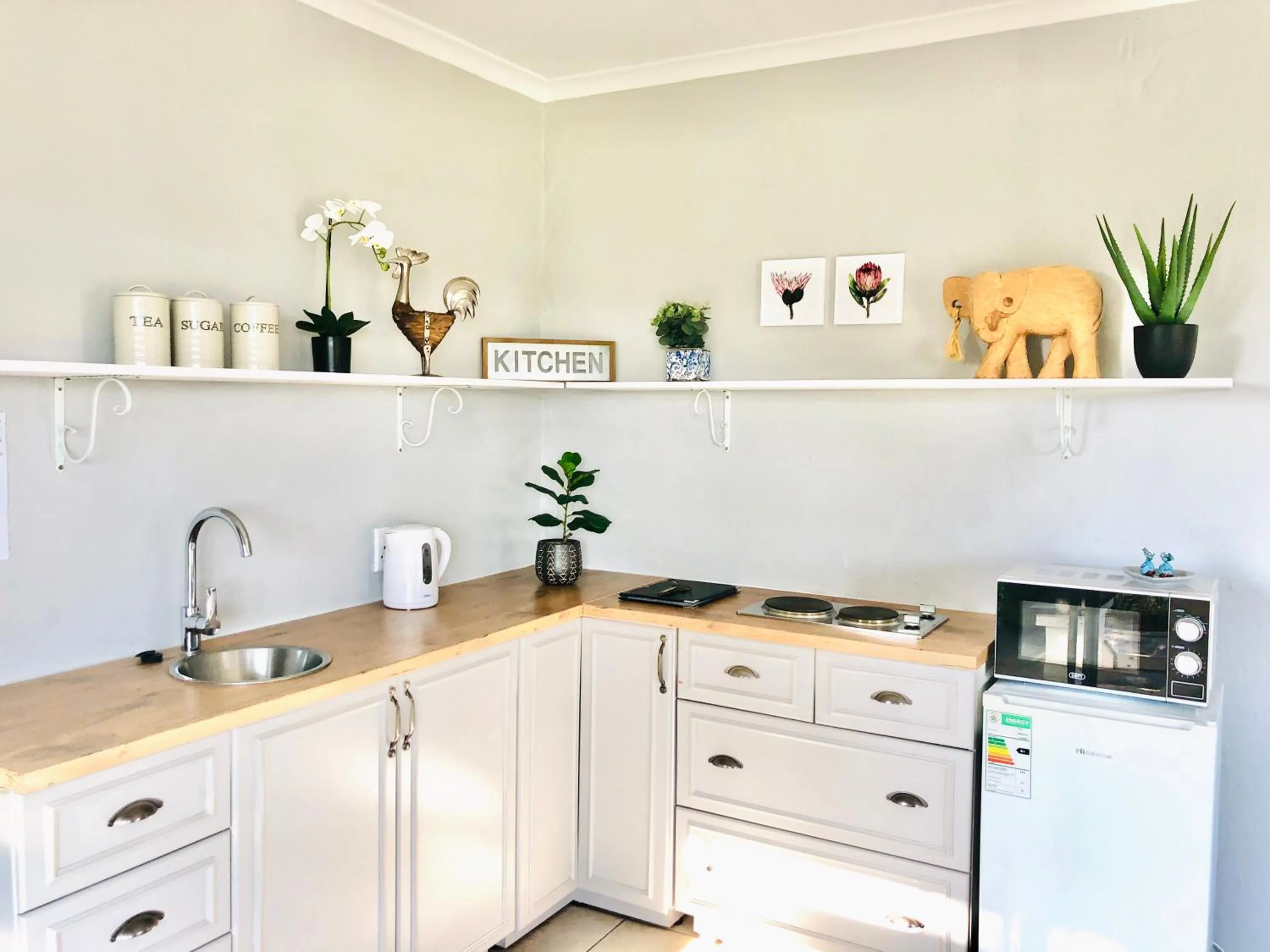 Kitchen or kitchenette in River Front Estate