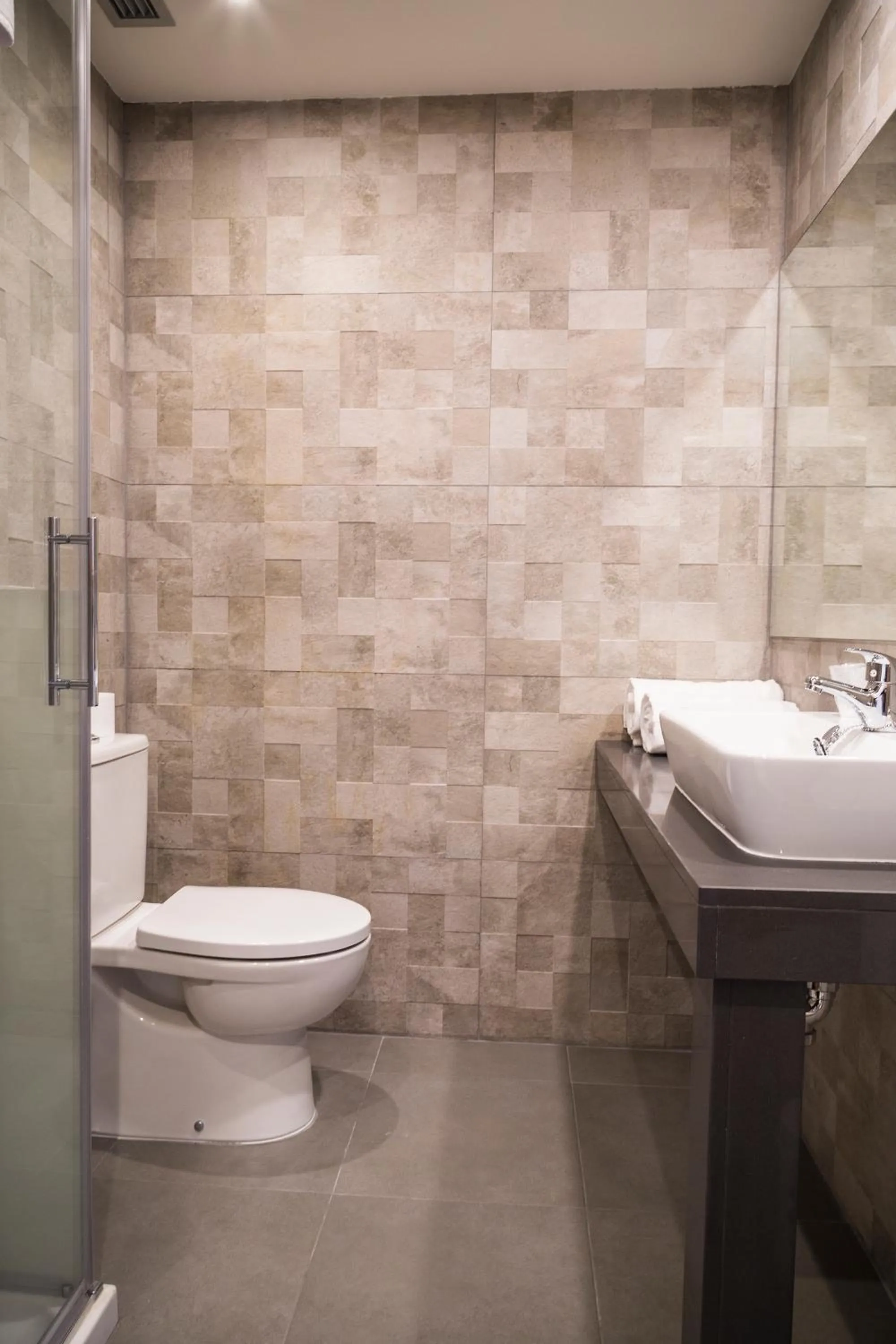 Shower in Hotel la Posada de Roces