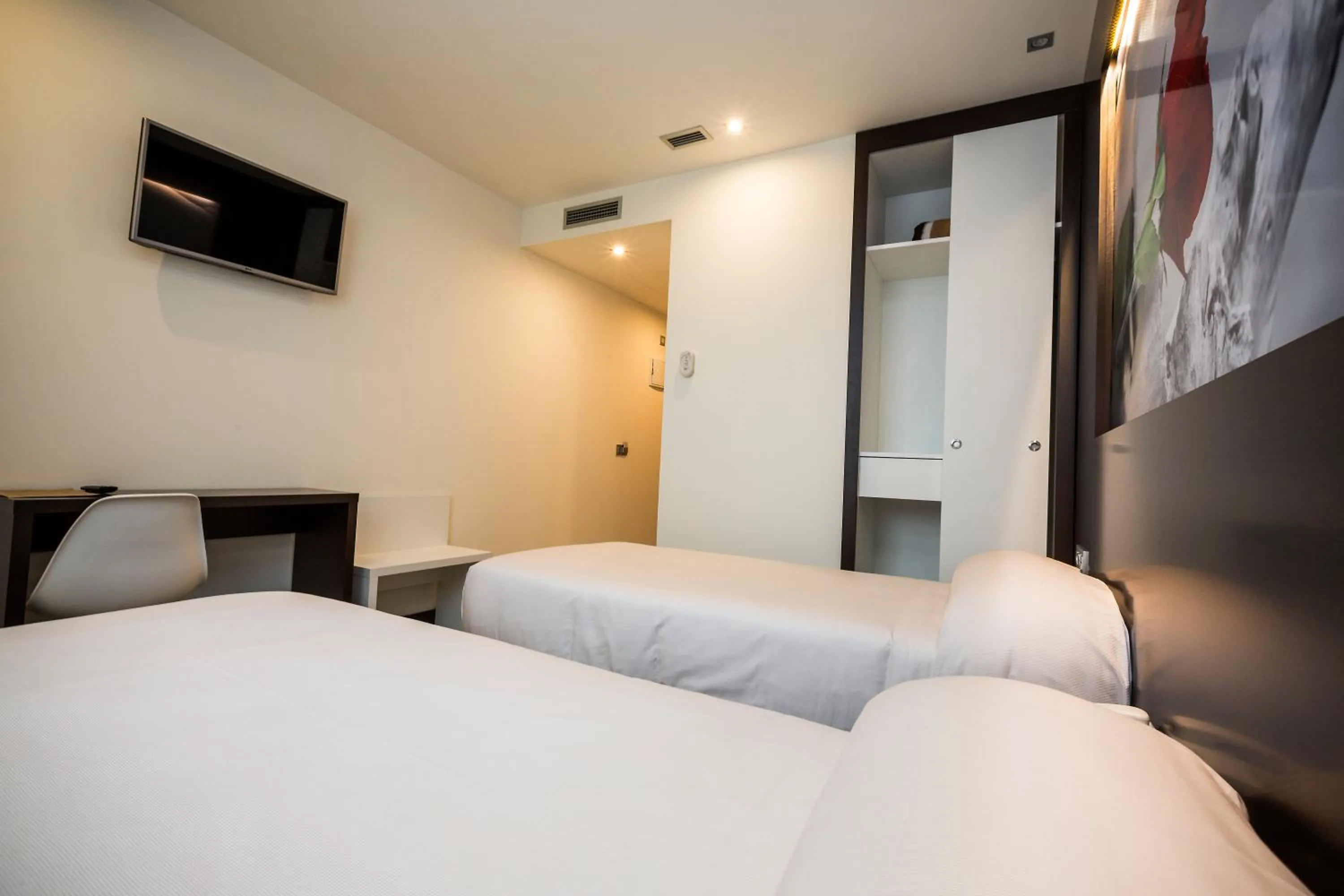 Bedroom, Bed in Hotel la Posada de Roces