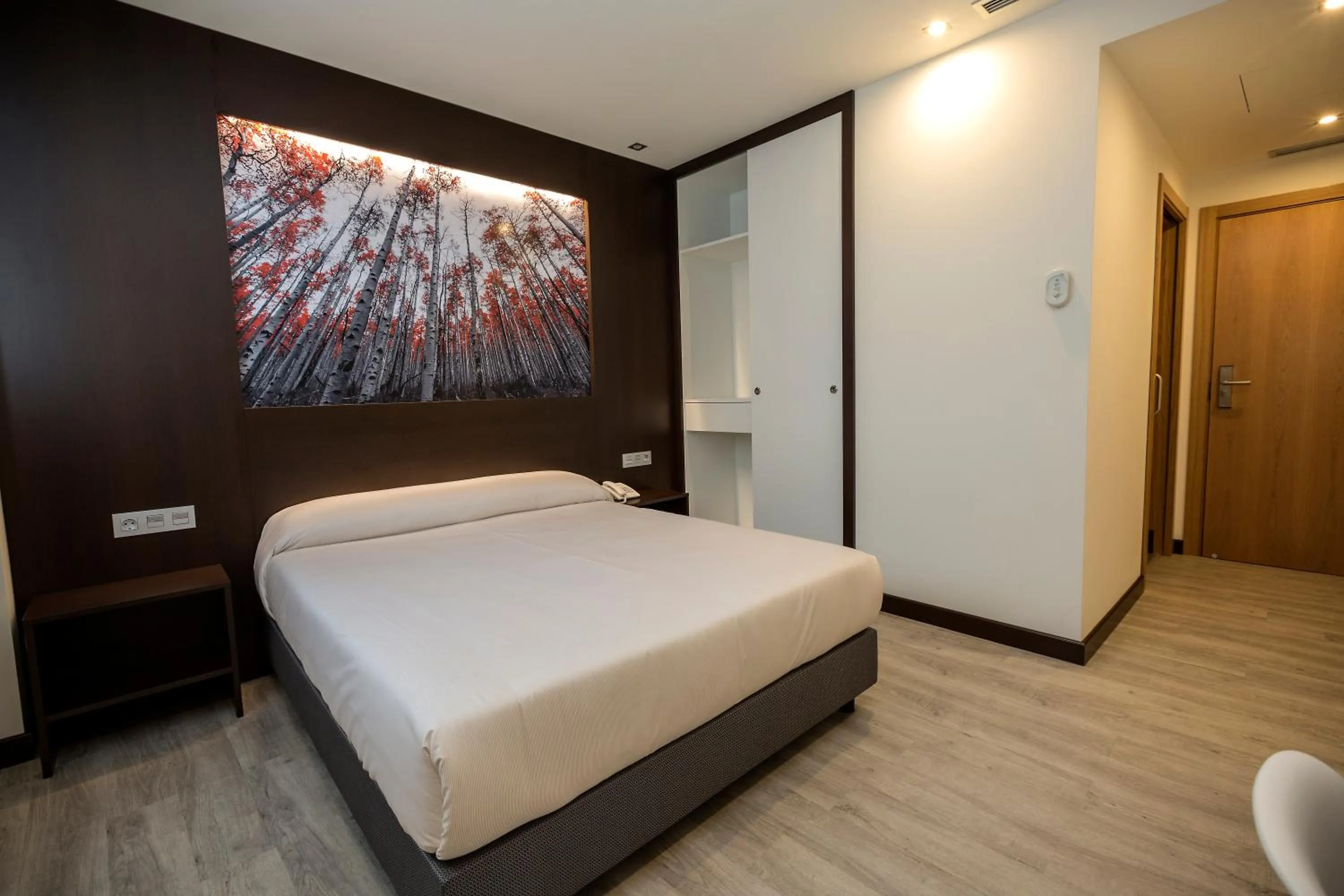 Bedroom, Bed in Hotel la Posada de Roces