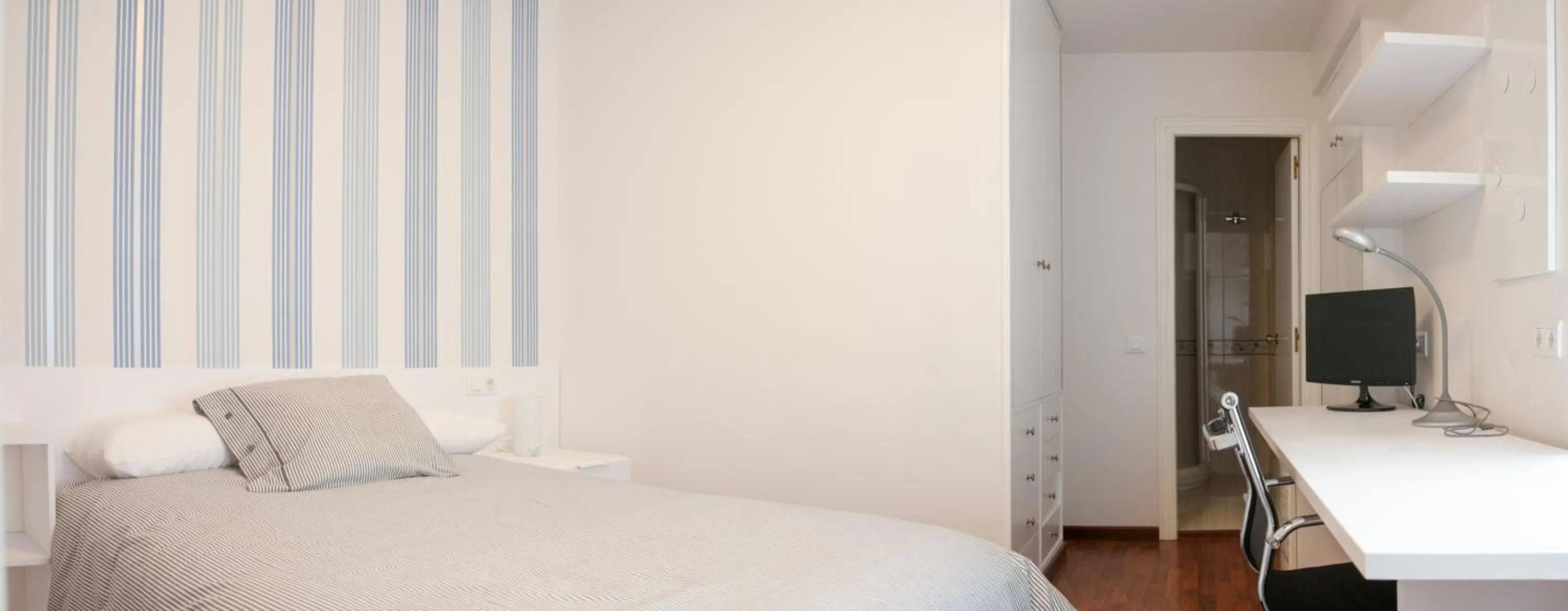 Photo of the whole room, Bed in Pension Residencia F&F