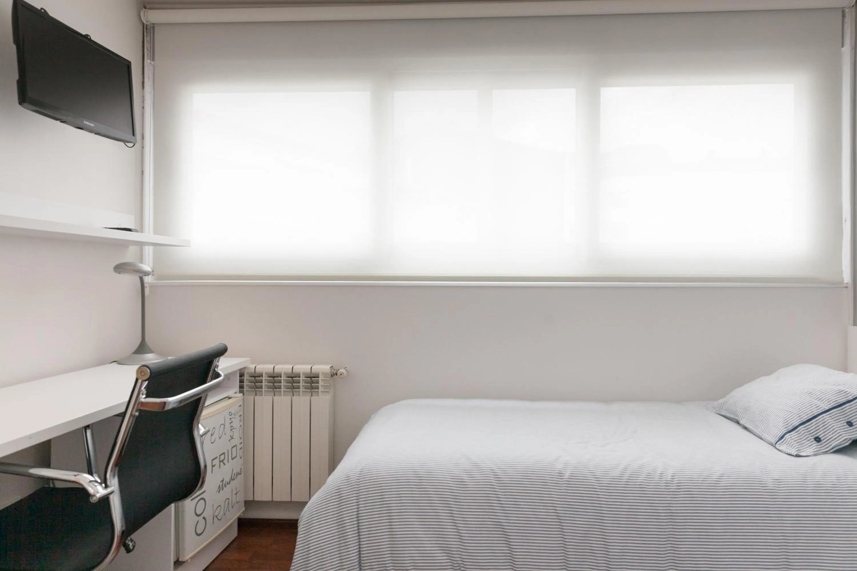 Photo of the whole room, Bed in Pension Residencia F&F