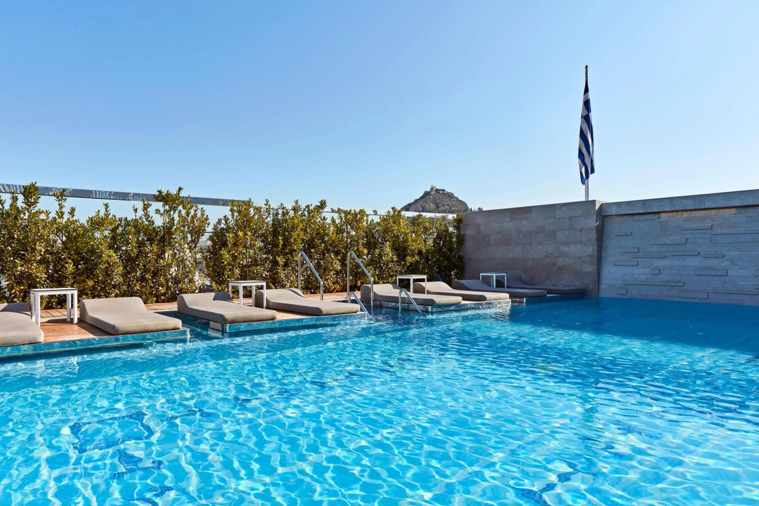 Swimming pool in Electra Metropolis