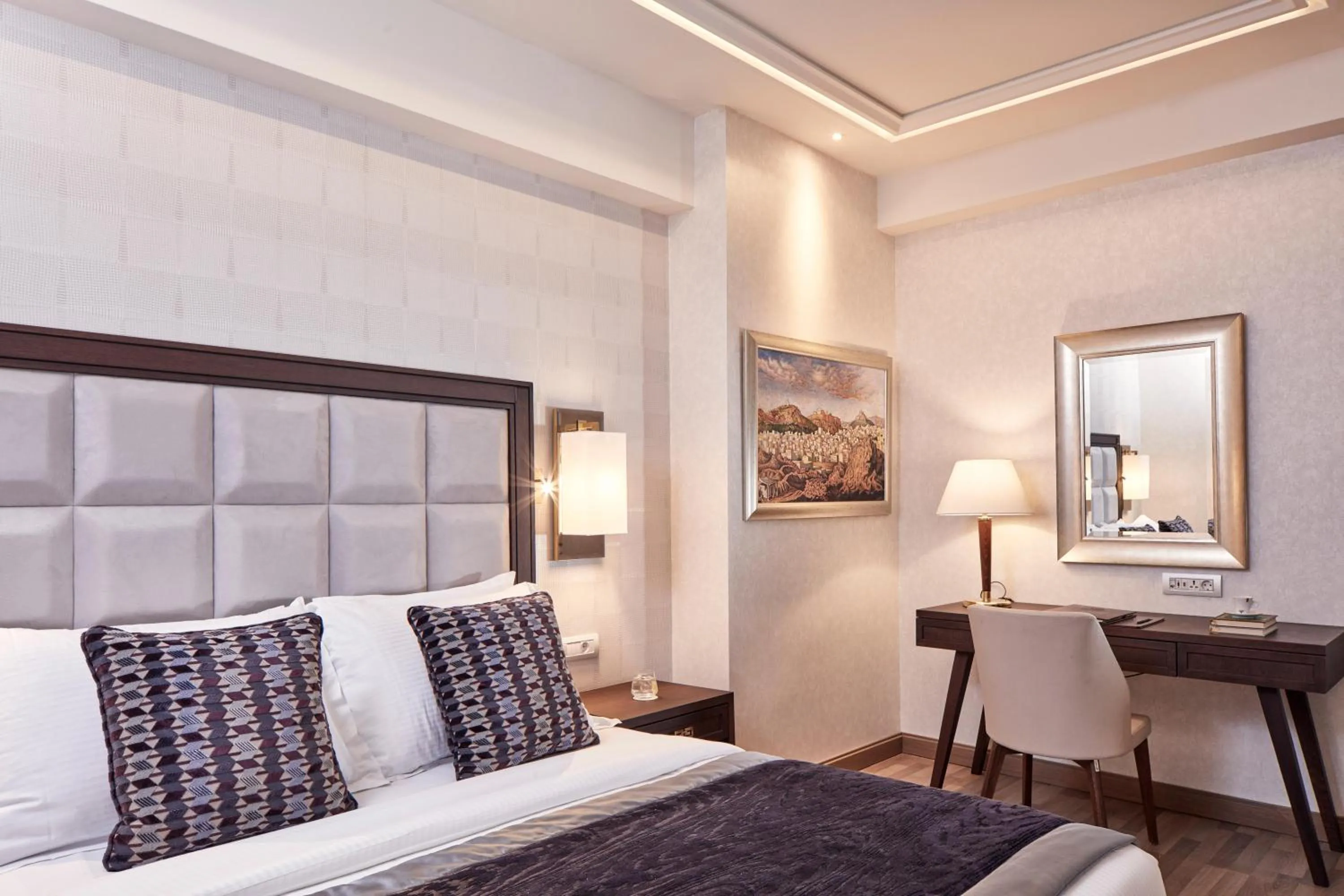 Photo of the whole room, Bed in Electra Metropolis