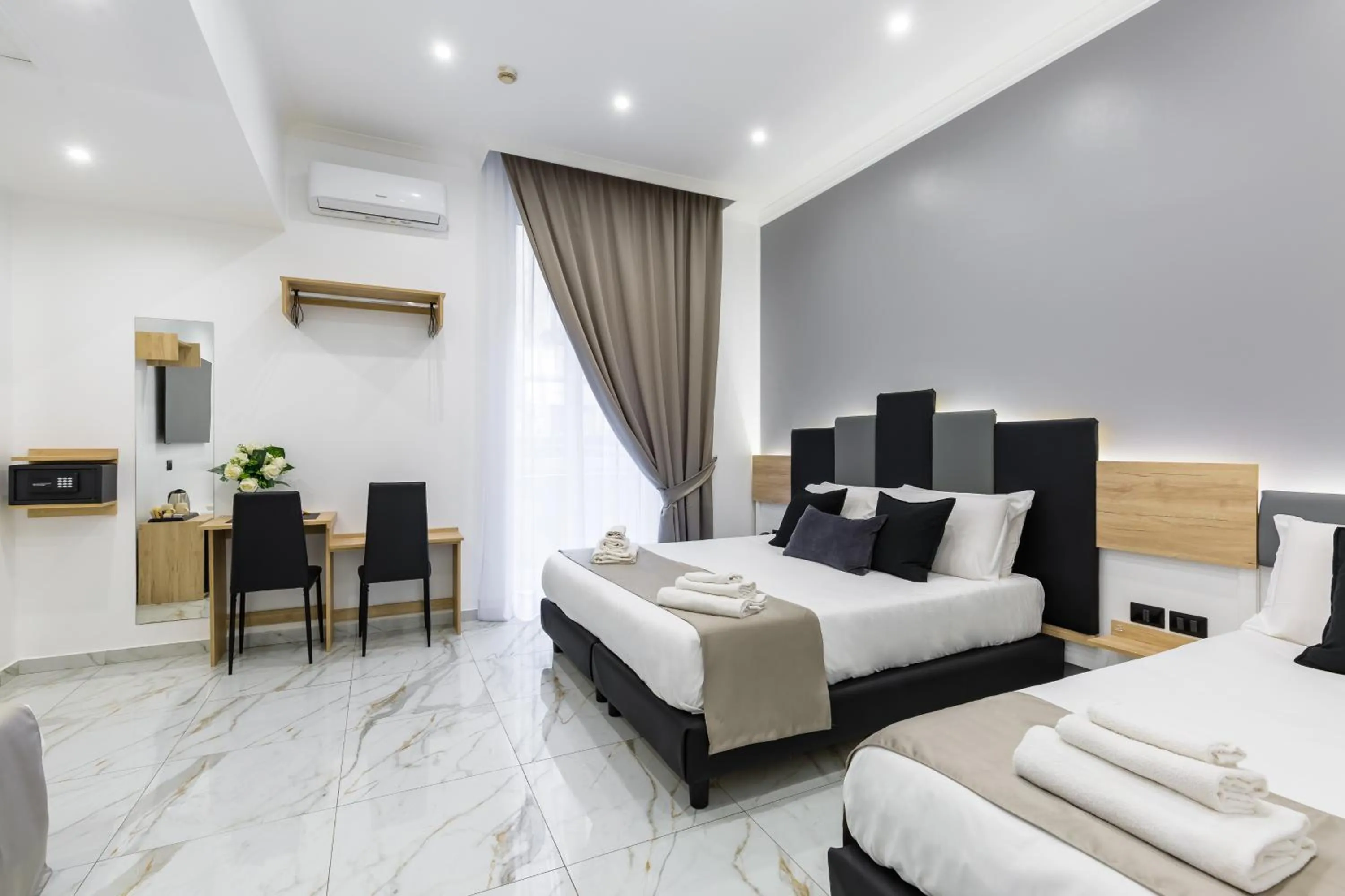 Photo of the whole room, Bed in Hotel Sant'Angelo Palace