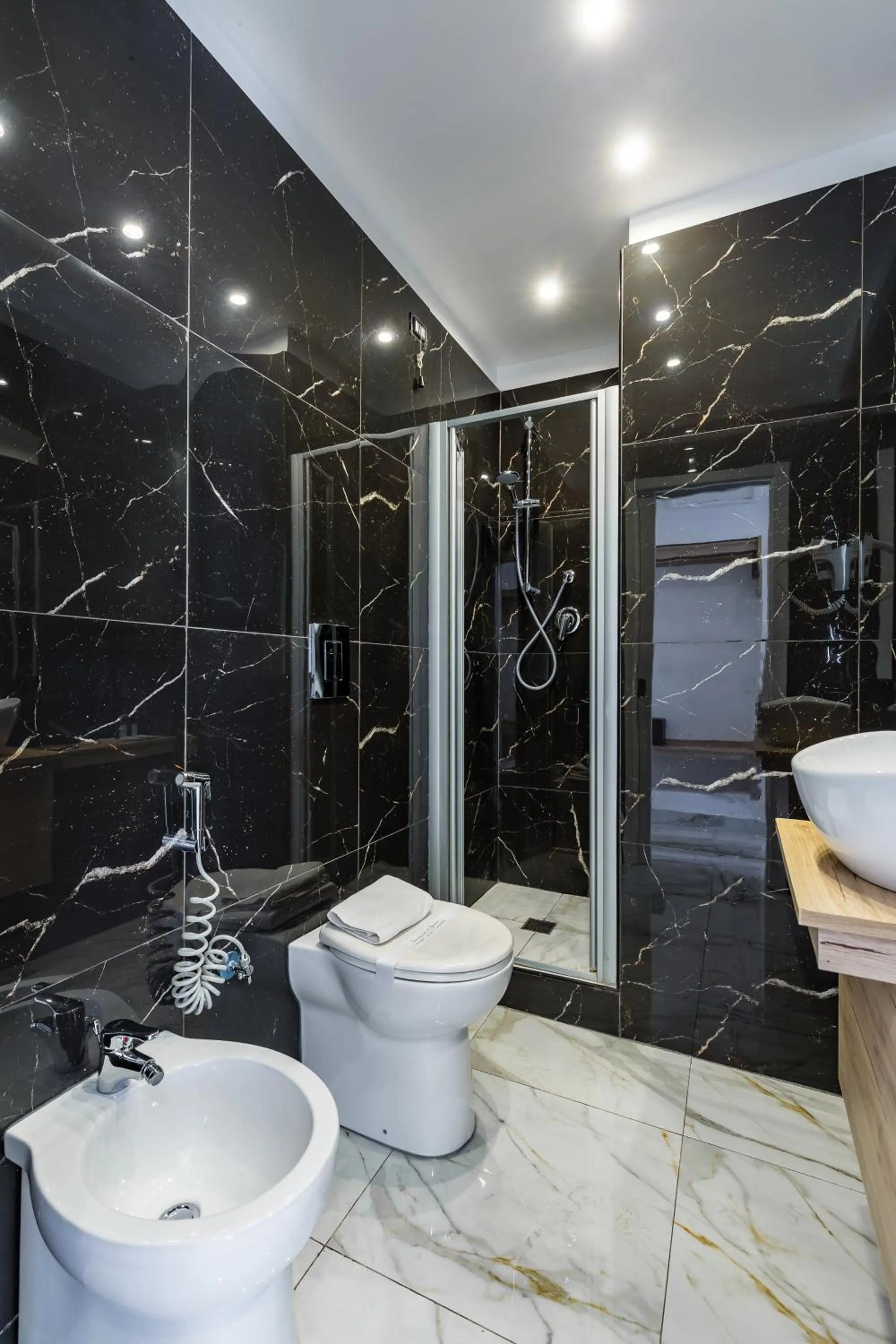 Shower in Hotel Sant'Angelo Palace