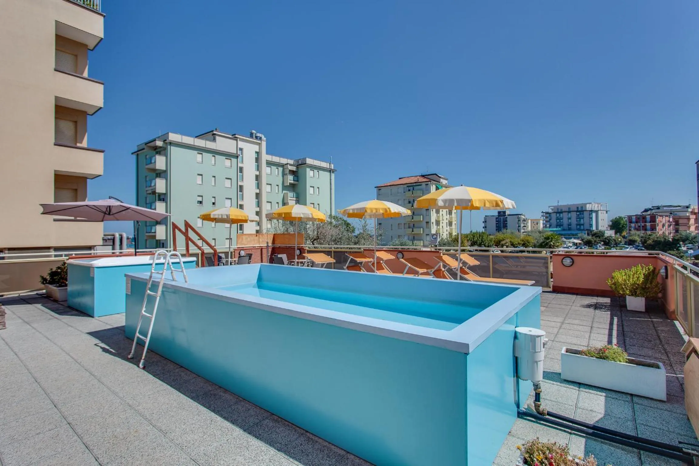 Hot Tub in Hotel Joli
