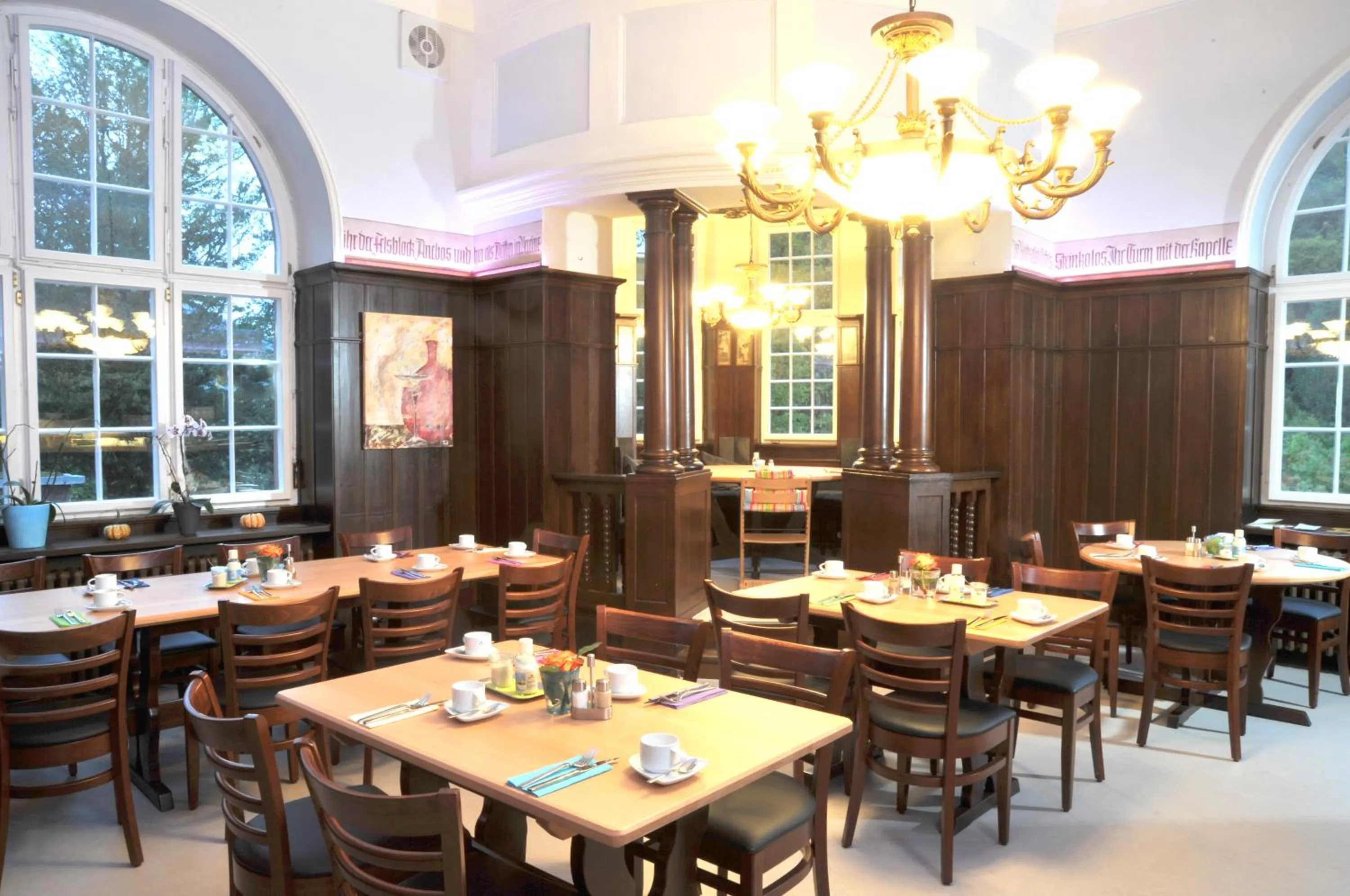 Buffet breakfast in Jugendstilhotel Trifels