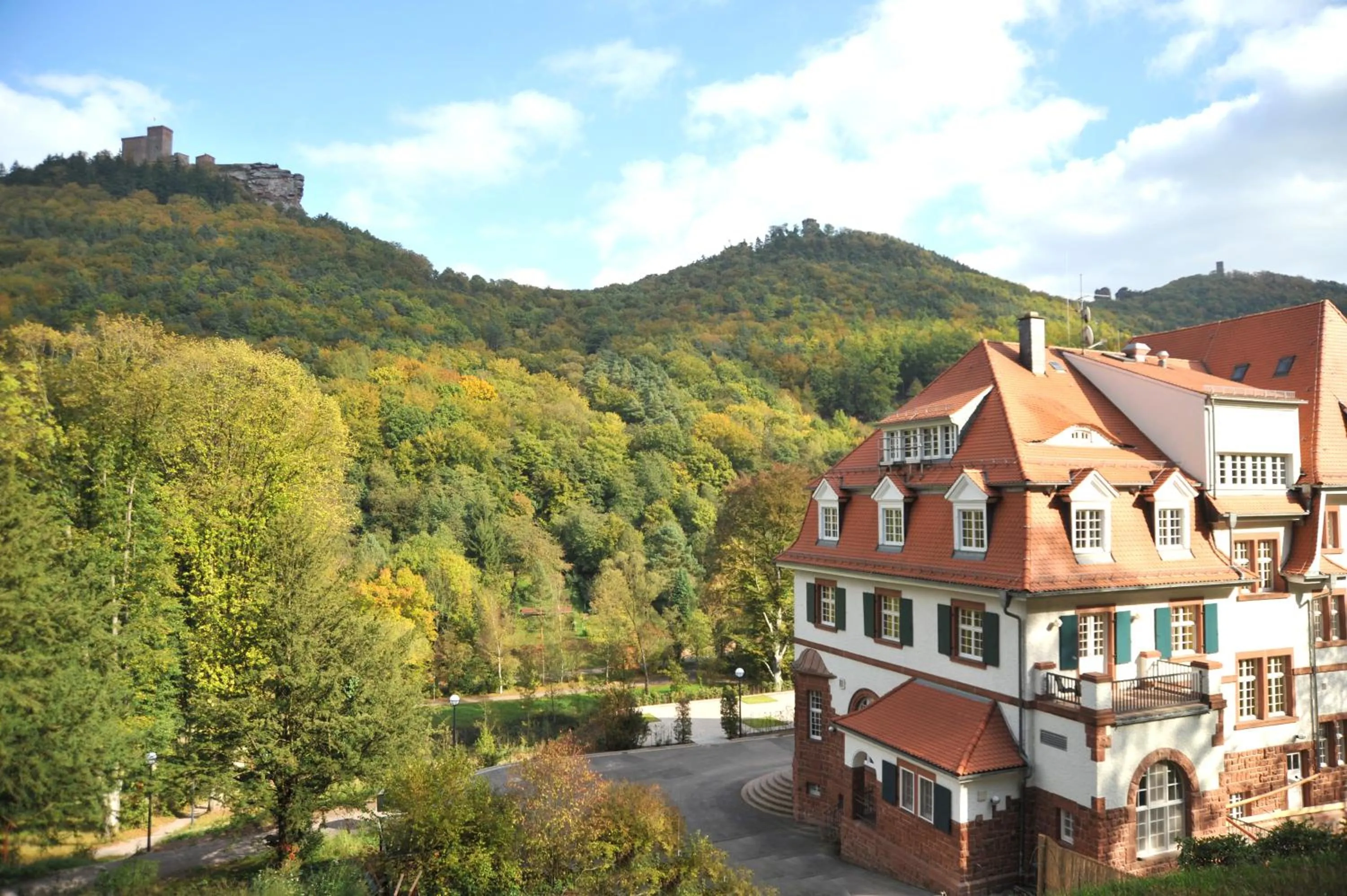 Property building in Jugendstilhotel Trifels