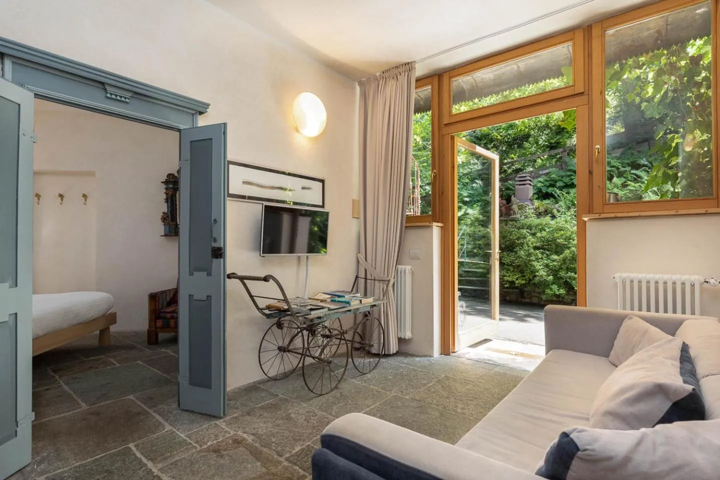 Living room, Bed in La Cucchetta