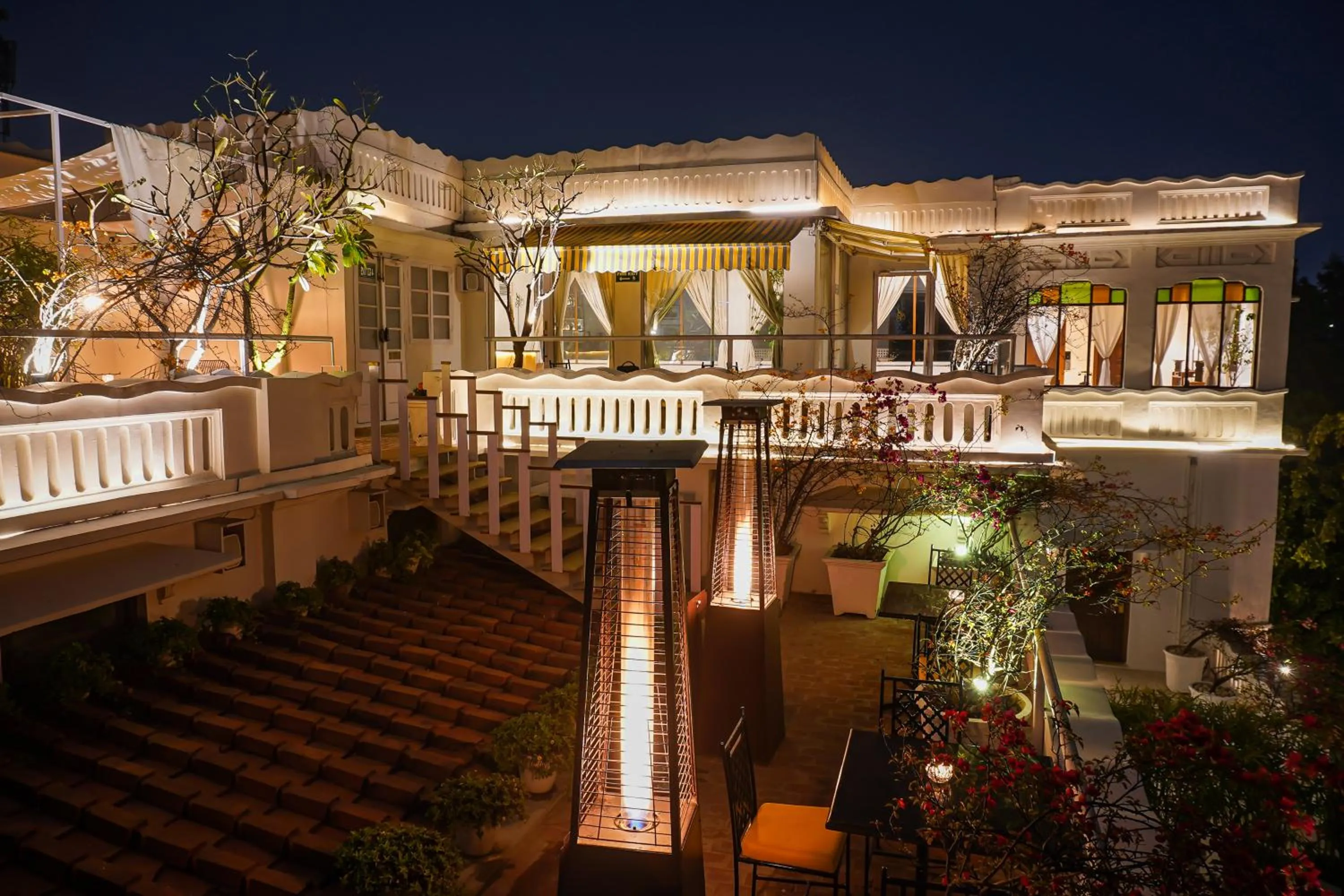 Lounge or bar in Saraca Hotel Lucknow