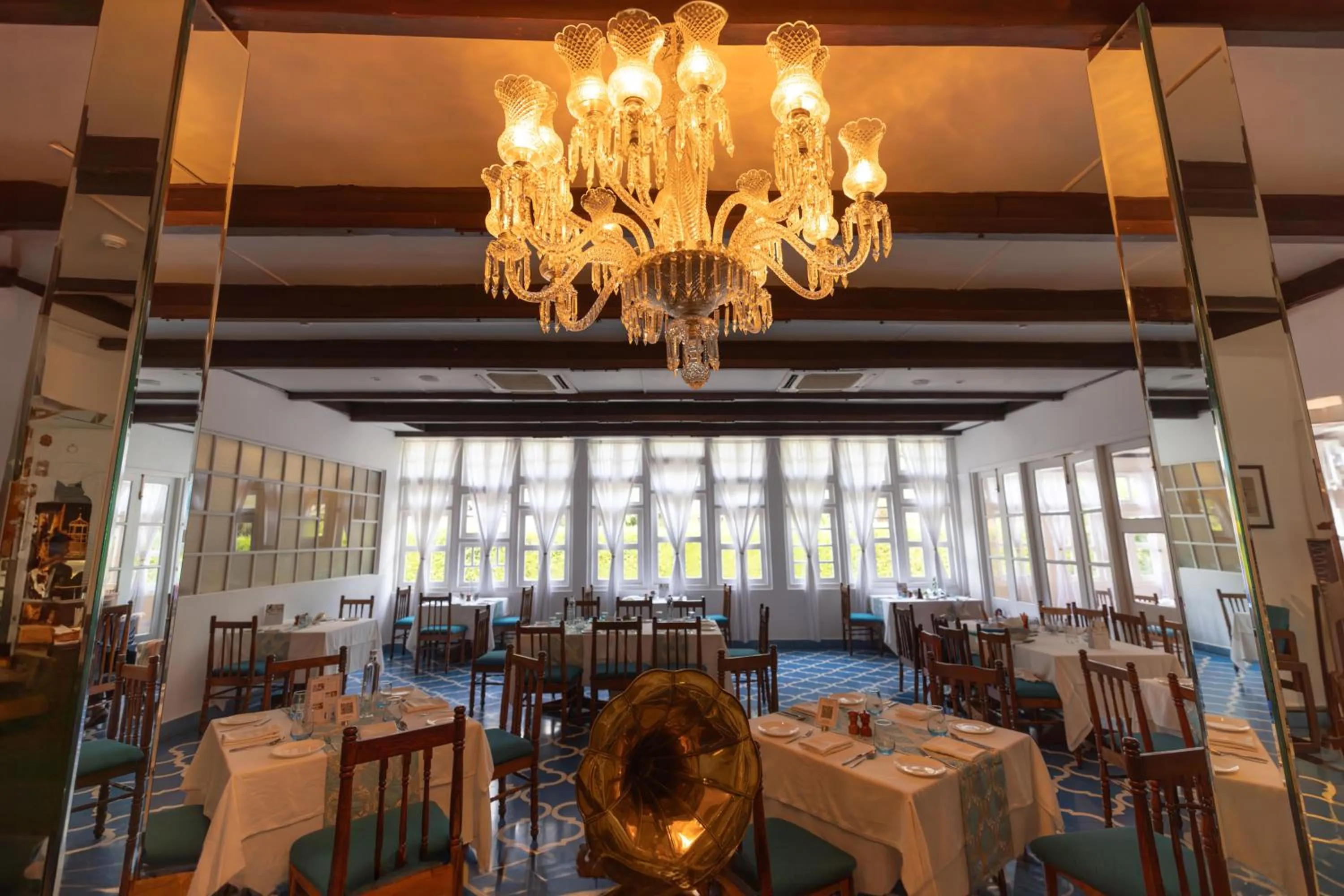 Restaurant/places to eat in Saraca Hotel Lucknow