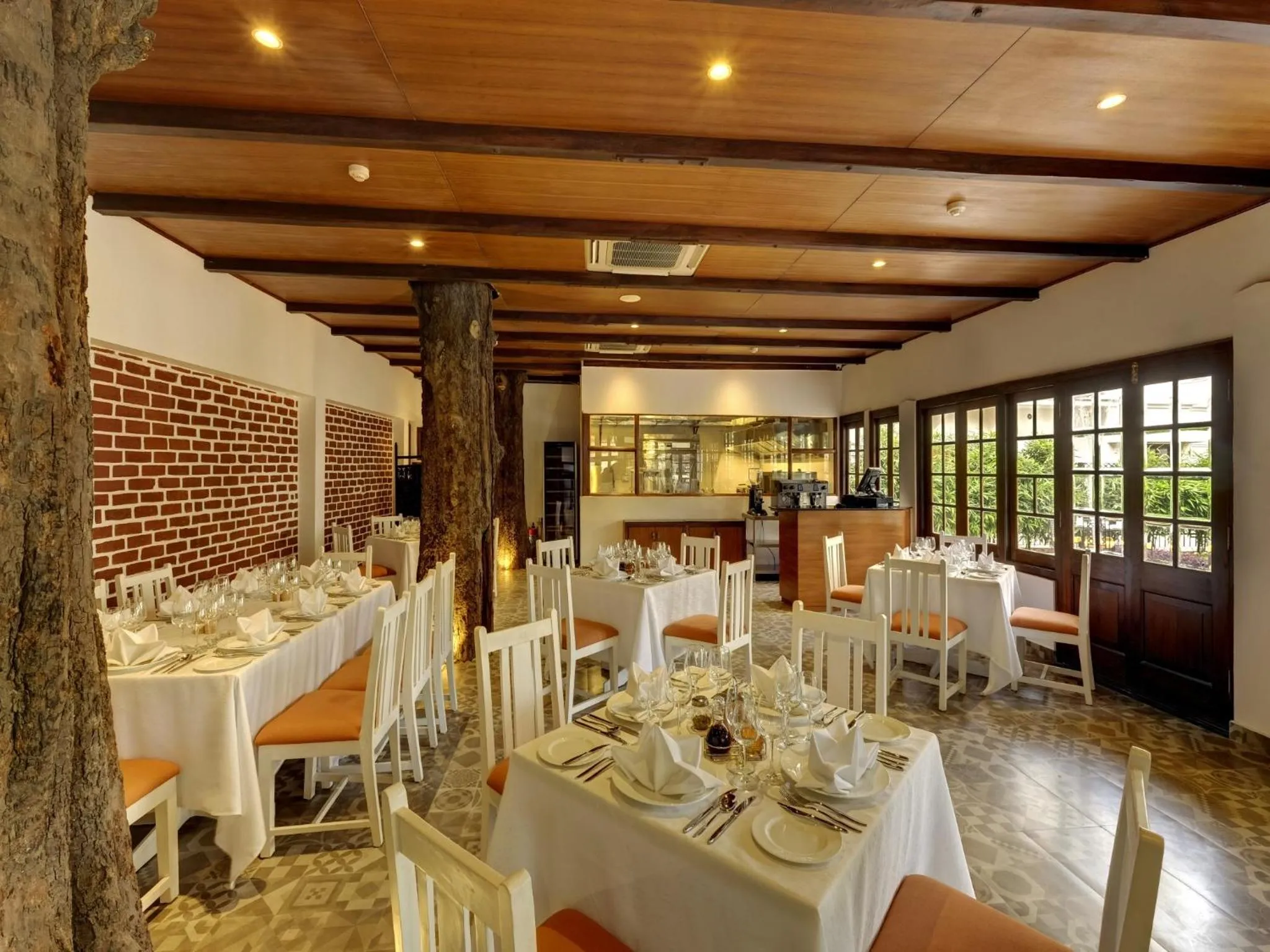 Restaurant/places to eat in Saraca Hotel Lucknow