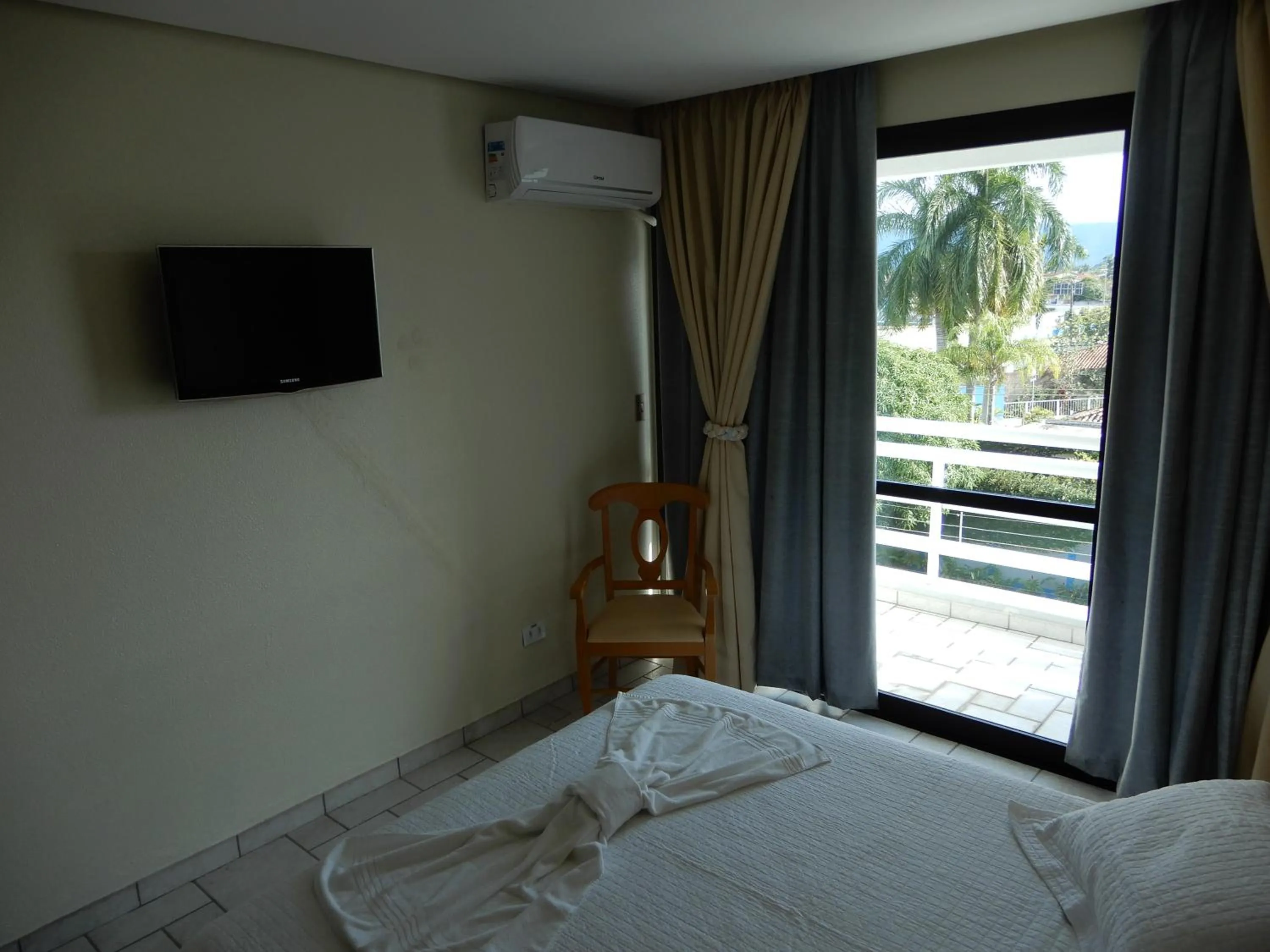 air conditioner, Bed in Hotel Aojesp