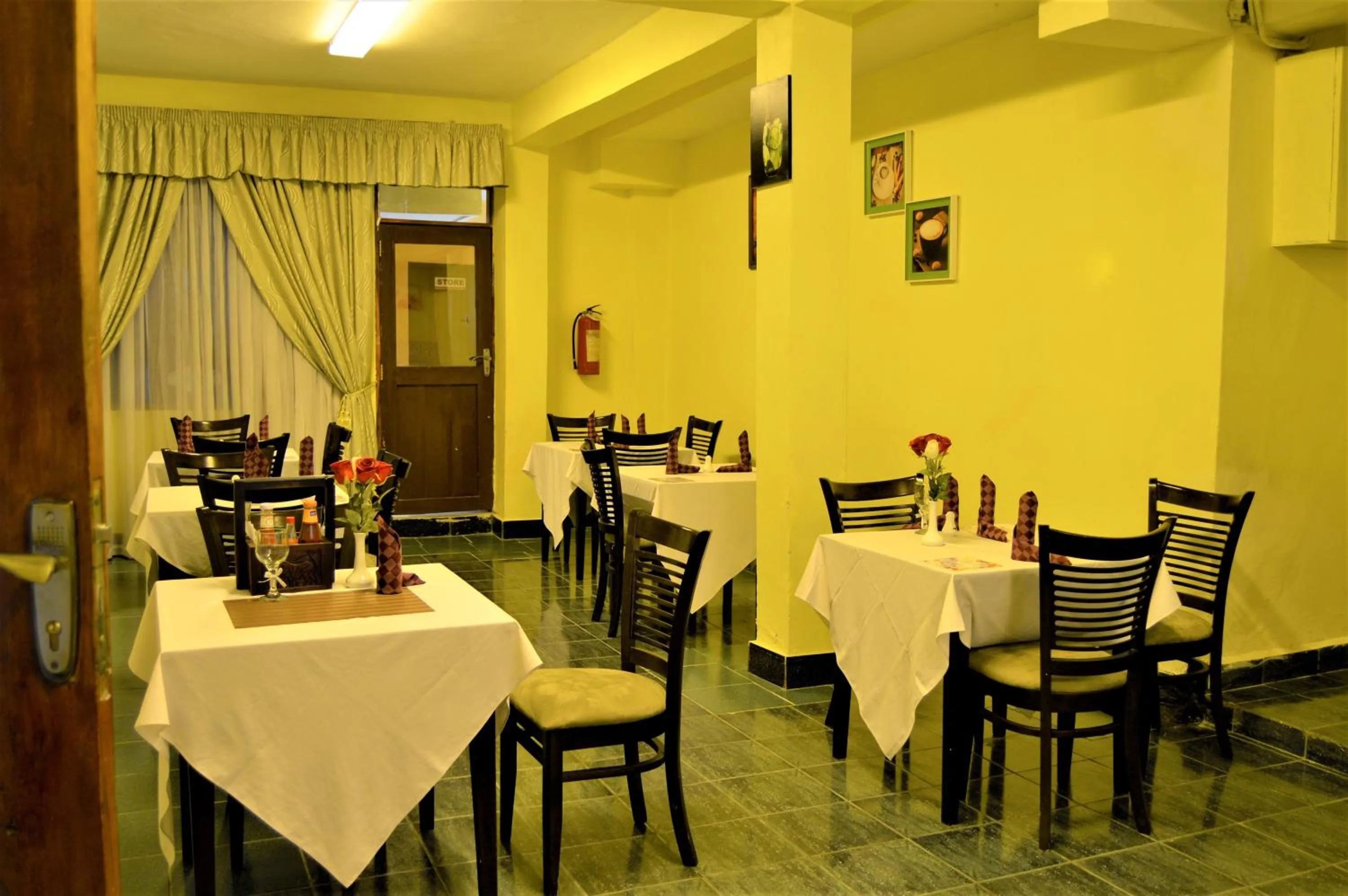 Restaurant/places to eat in M Hotel