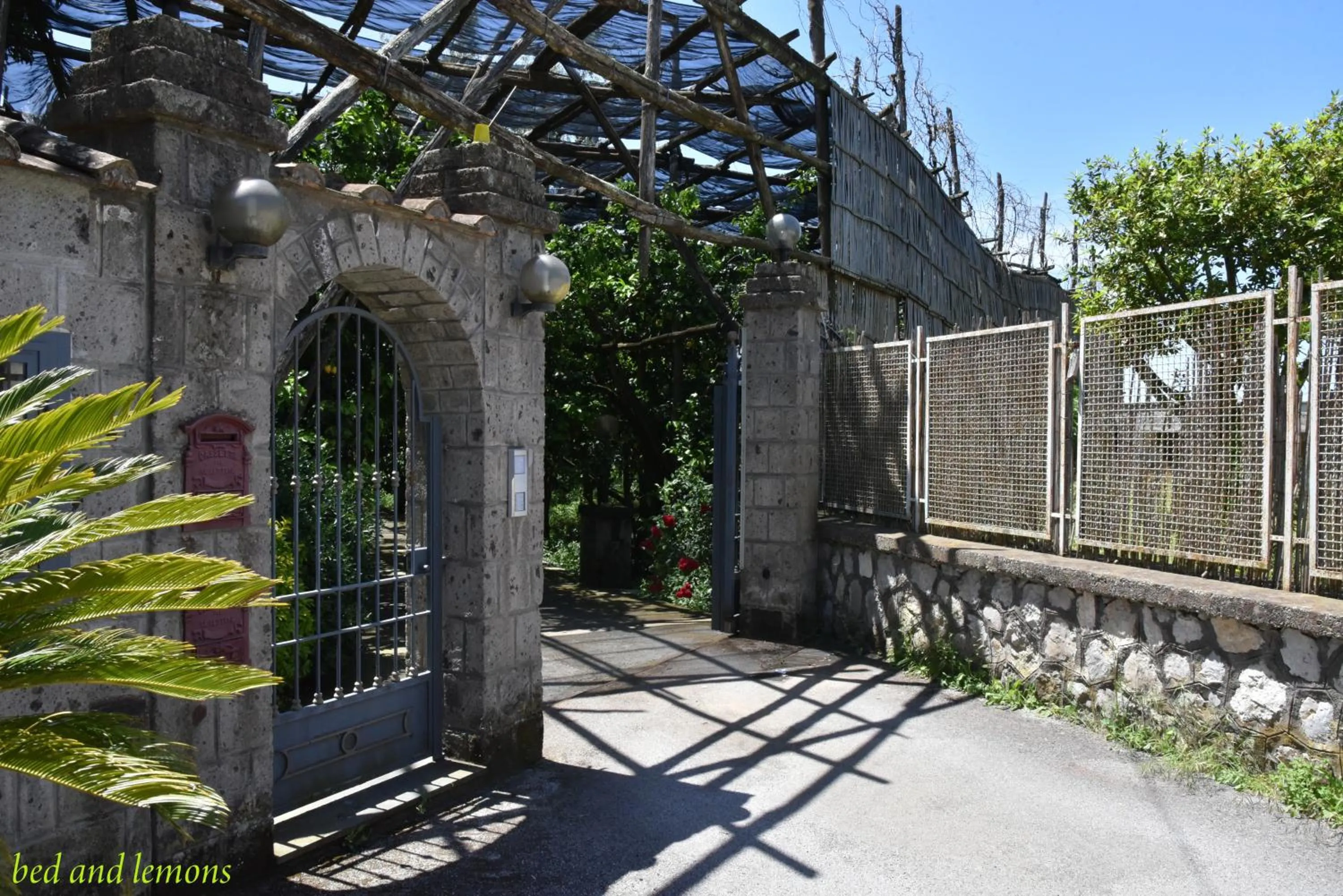 Facade/entrance in Bed and Lemons