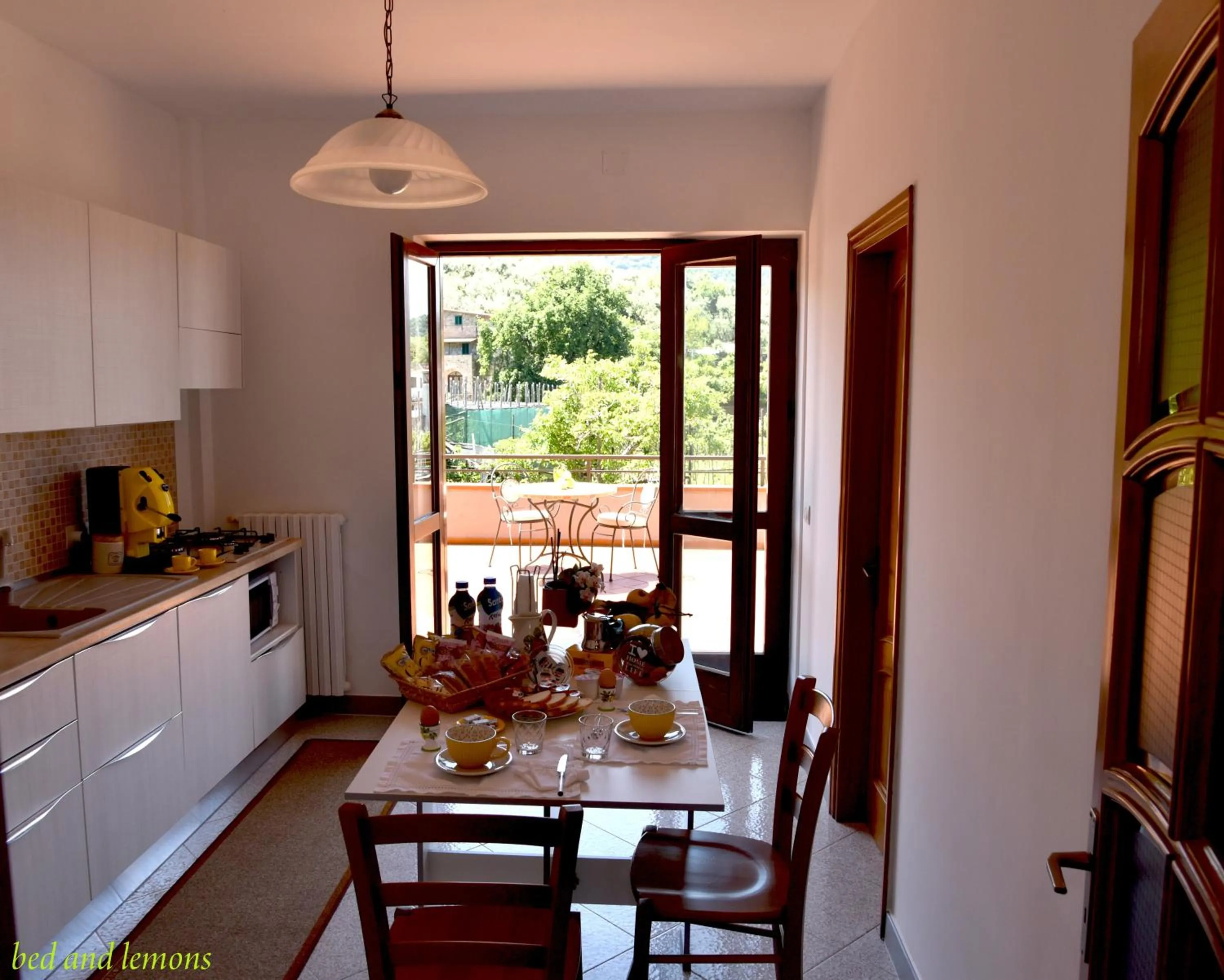 Kitchen or kitchenette in Bed and Lemons