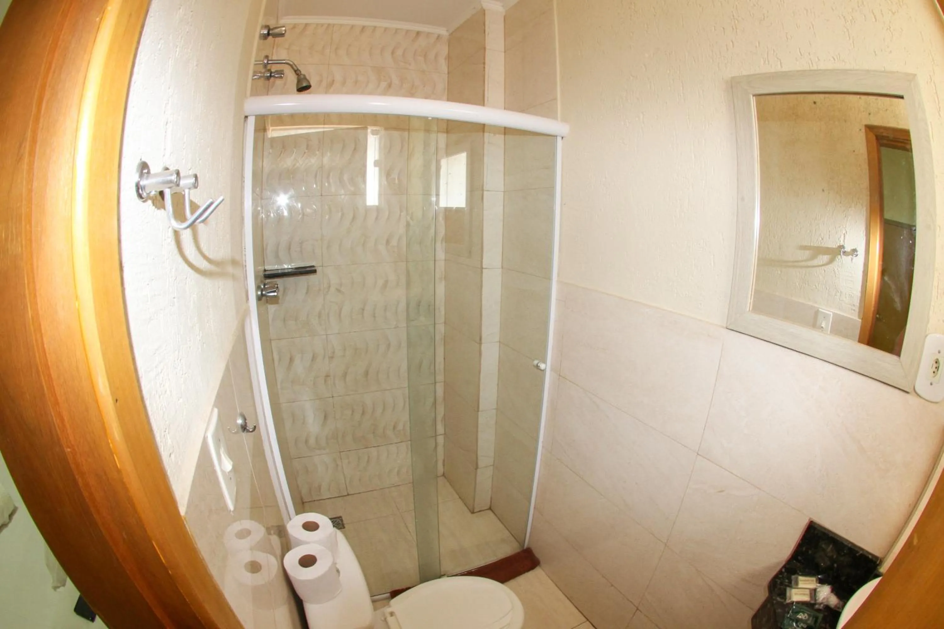 Shower in Hotel Maria da Fé