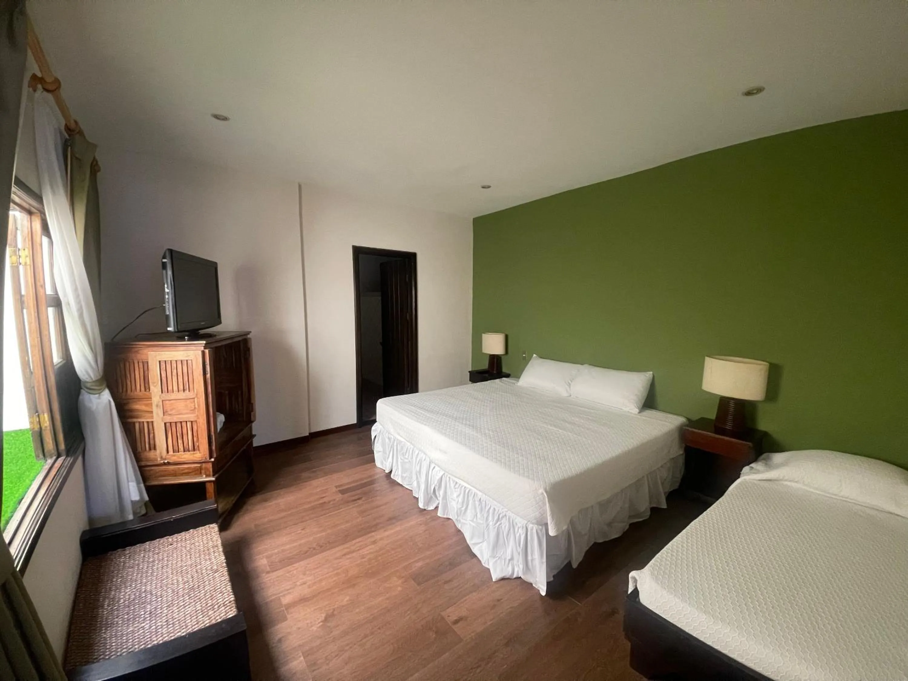 Photo of the whole room, Bed in Hotel 1915 INN & SUITES