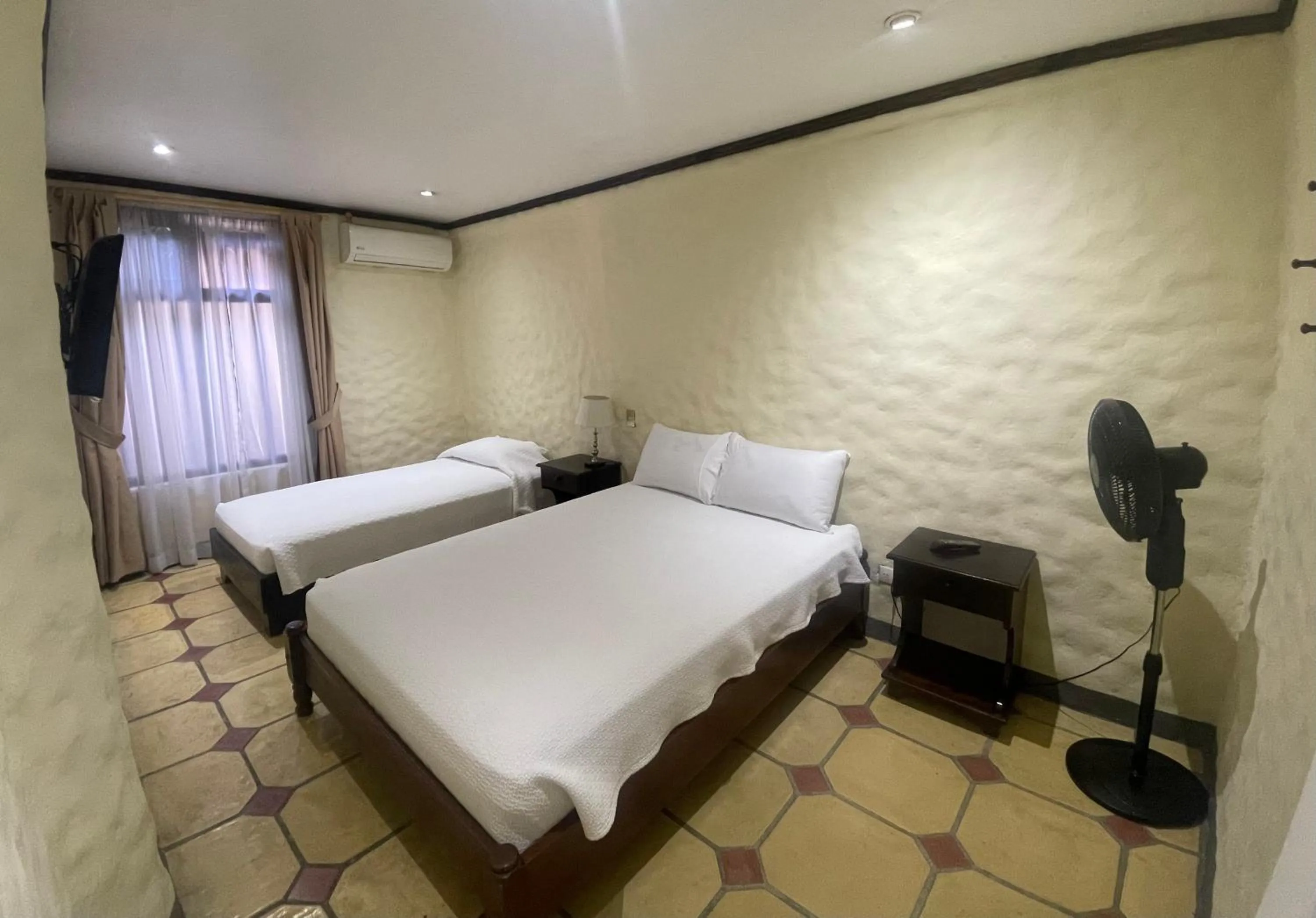 Photo of the whole room, Bed in Hotel 1915 INN & SUITES