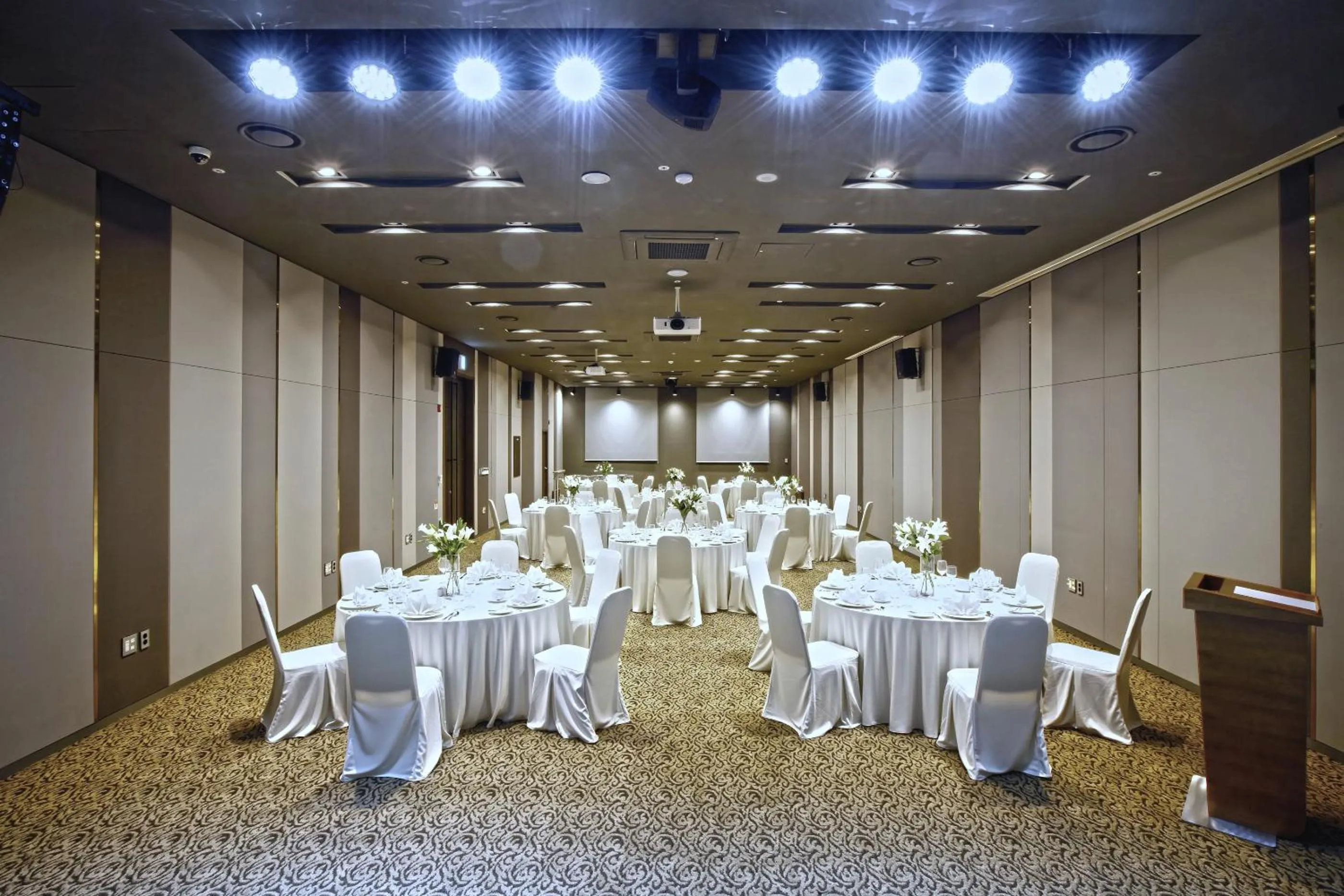 Banquet/Function facilities in ON City Hotel