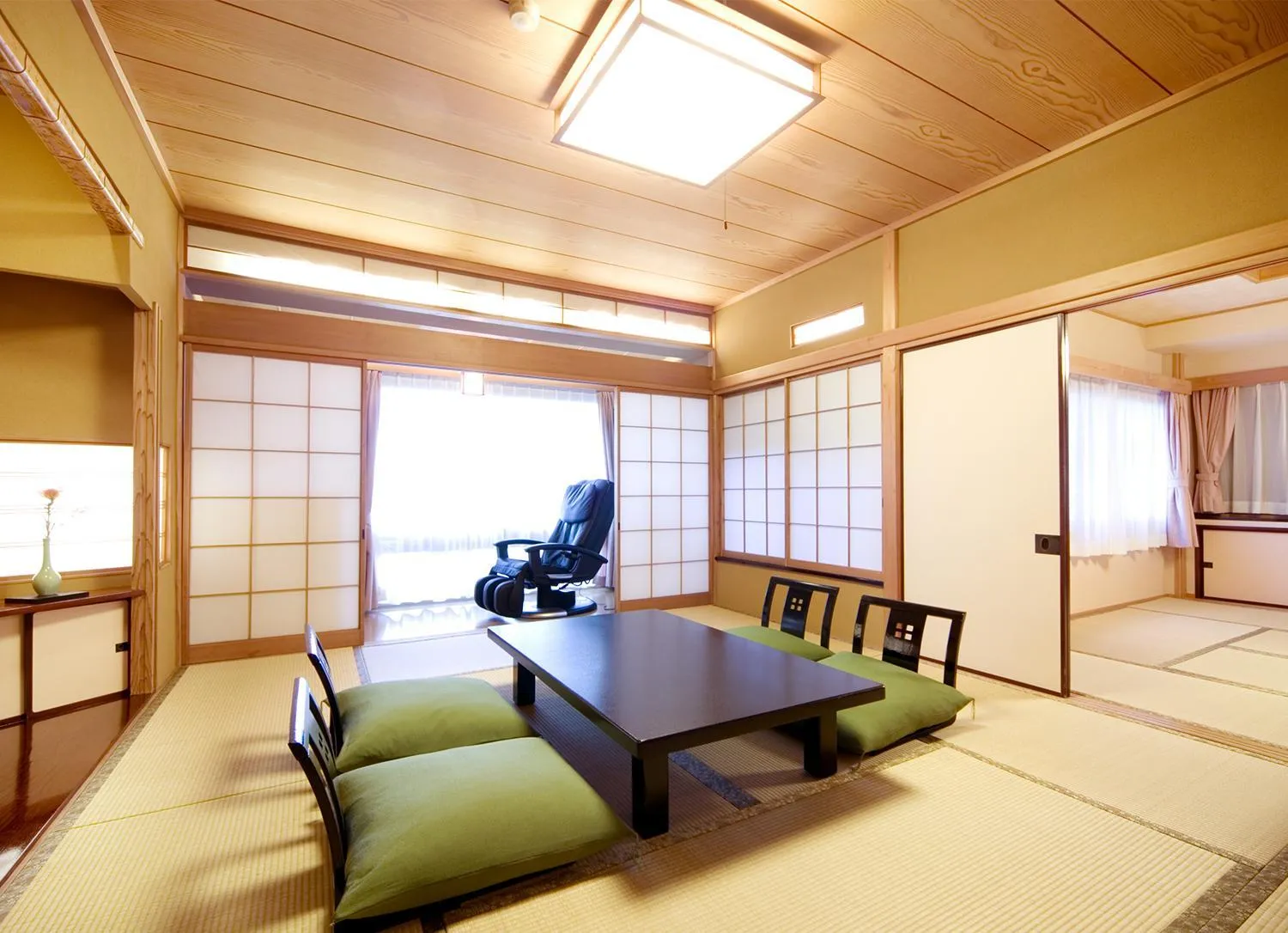 Photo of the whole room in Tsuruya Kisshotei