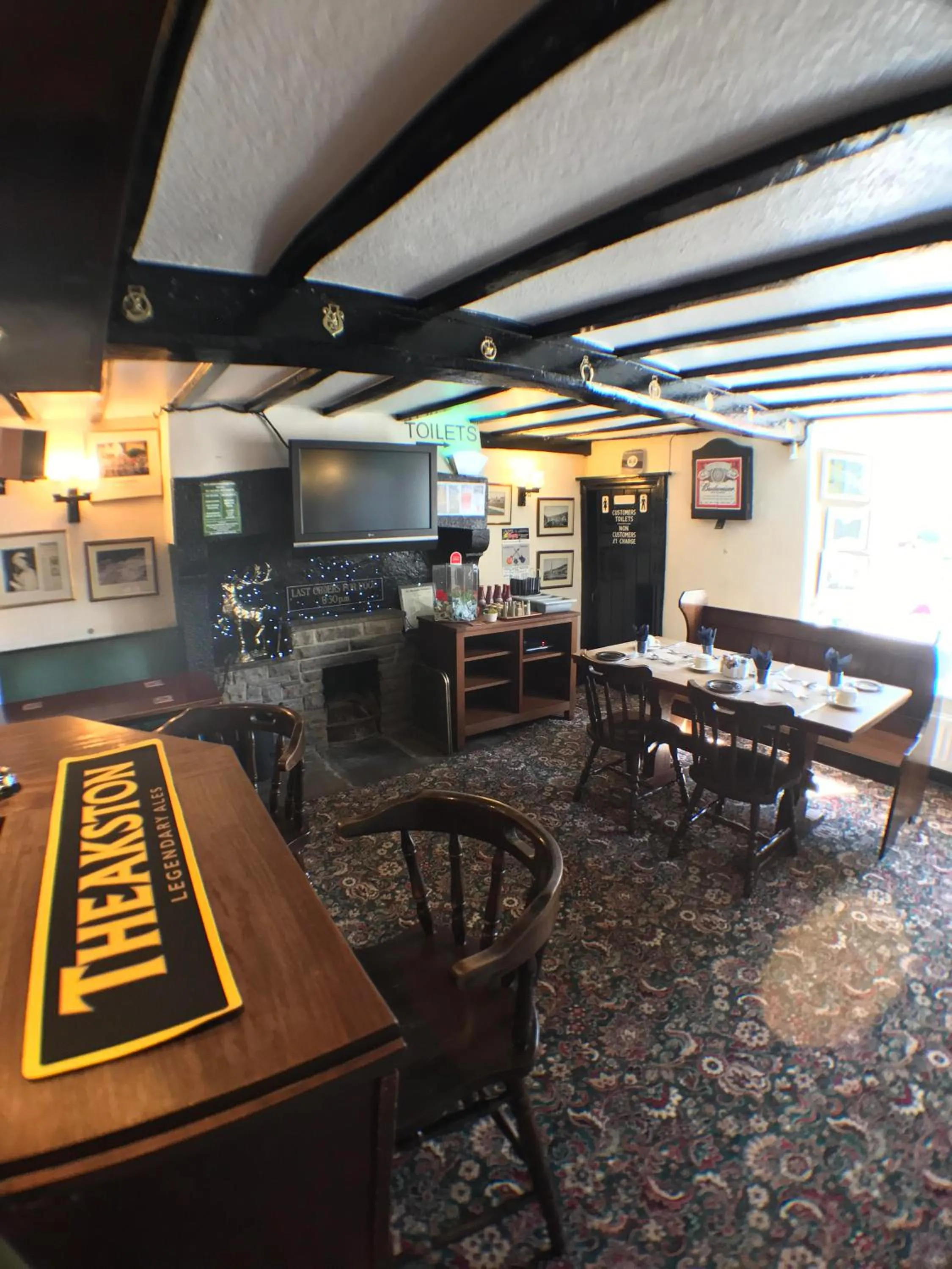 Lounge or bar in The Fox & Hounds Inn