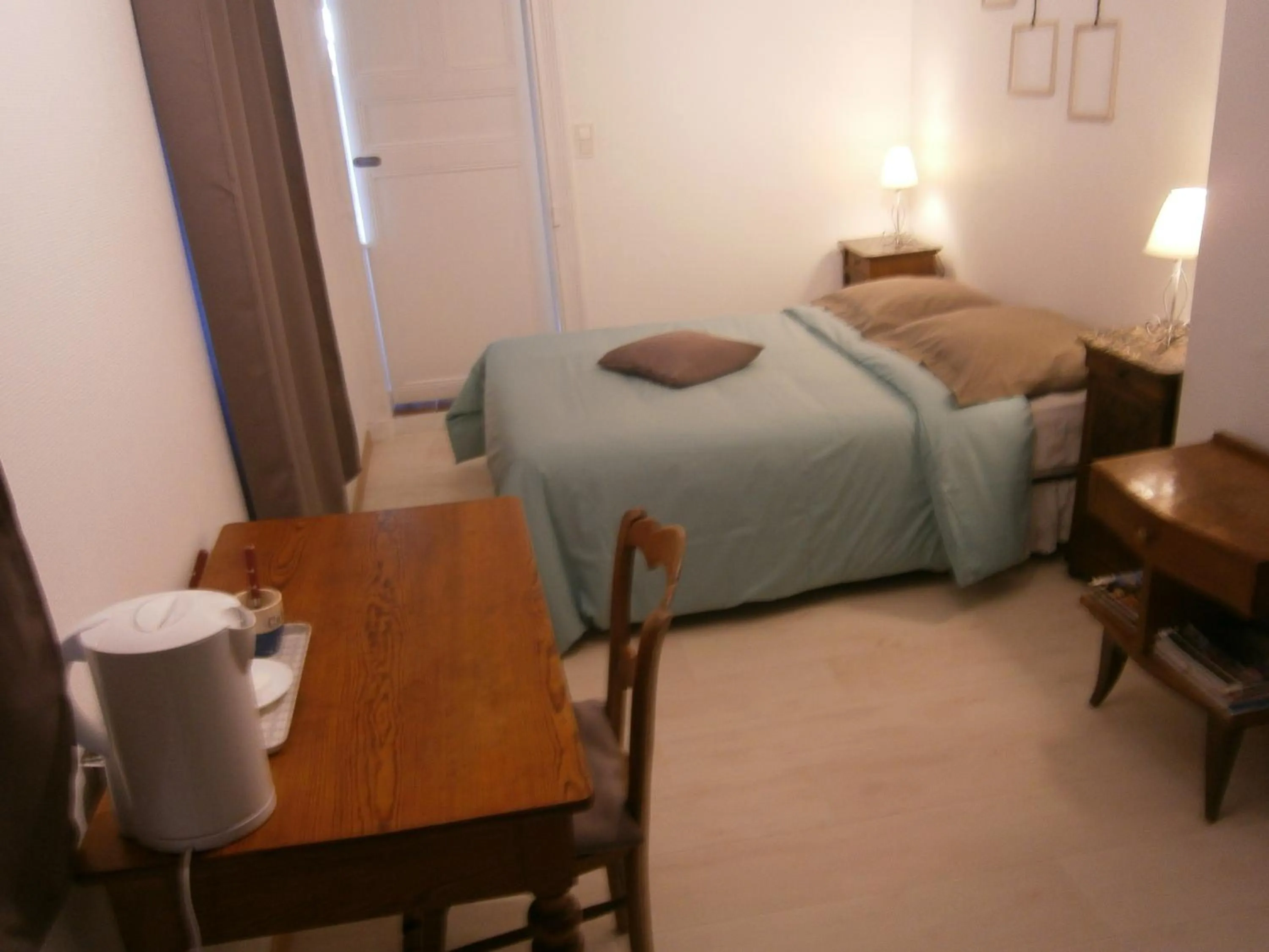 Photo of the whole room, Bed in Les Charmilles