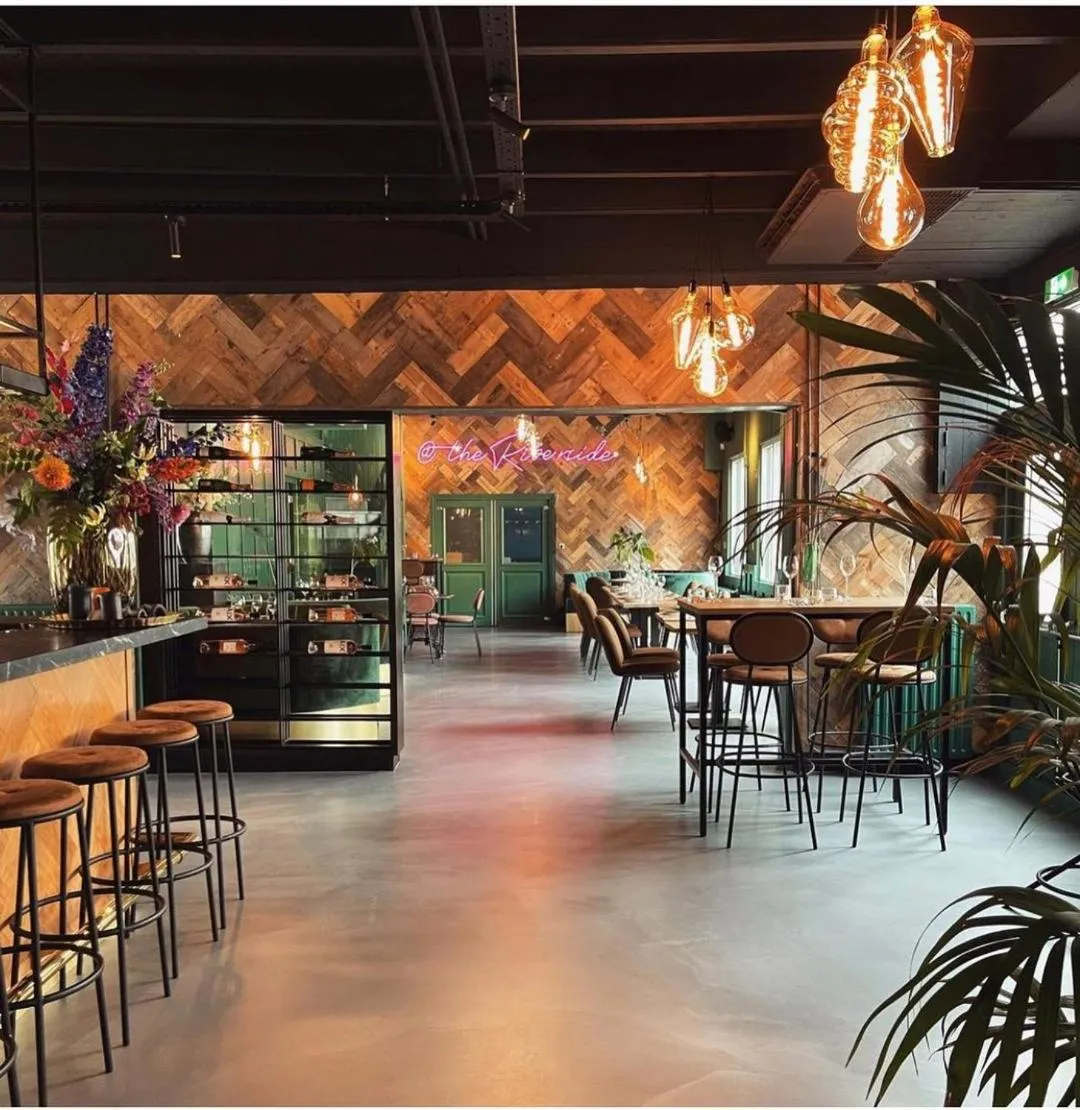 Restaurant/places to eat in The Riverside Logies & Restaurant