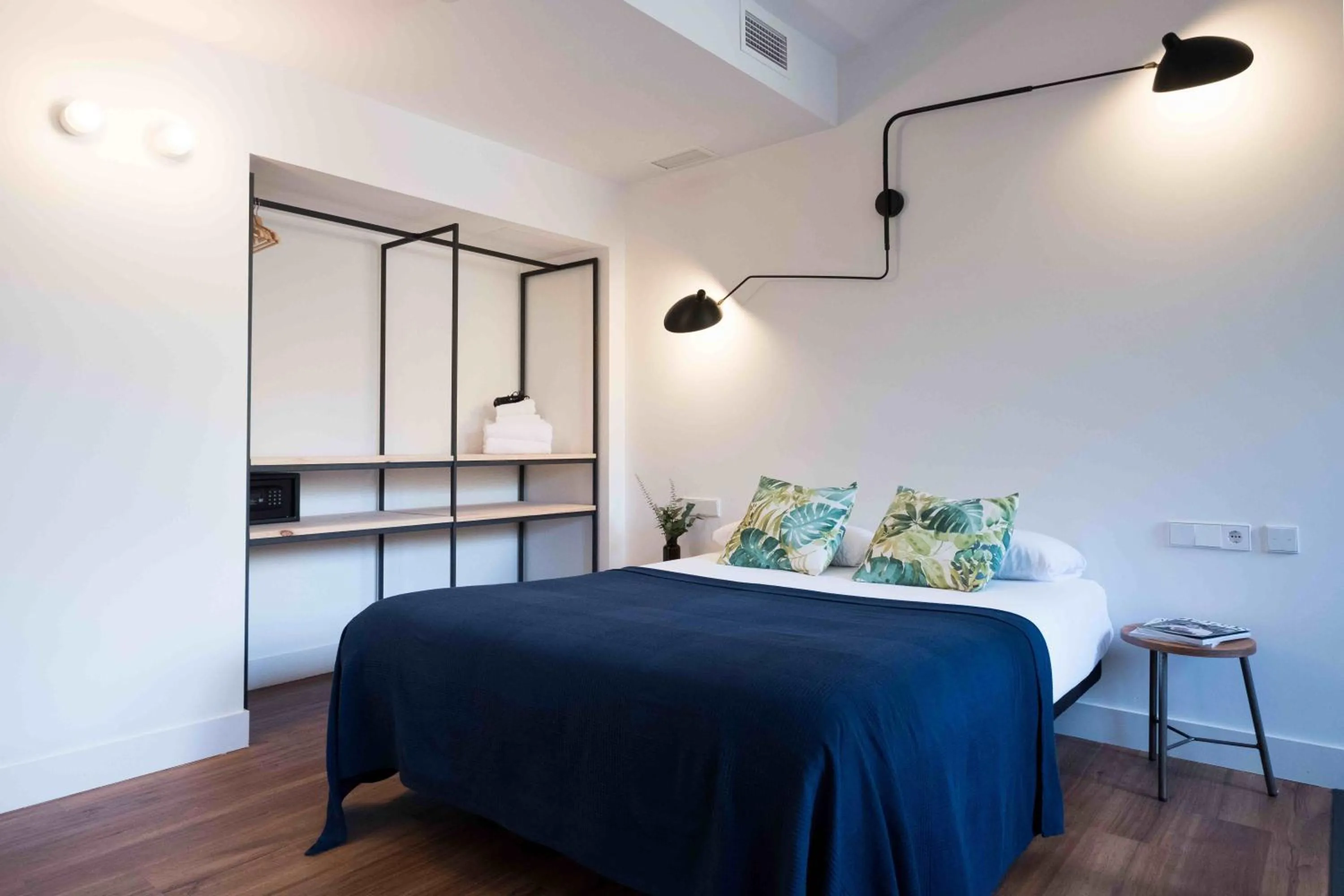 Bedroom, Bed in Magatzem 128