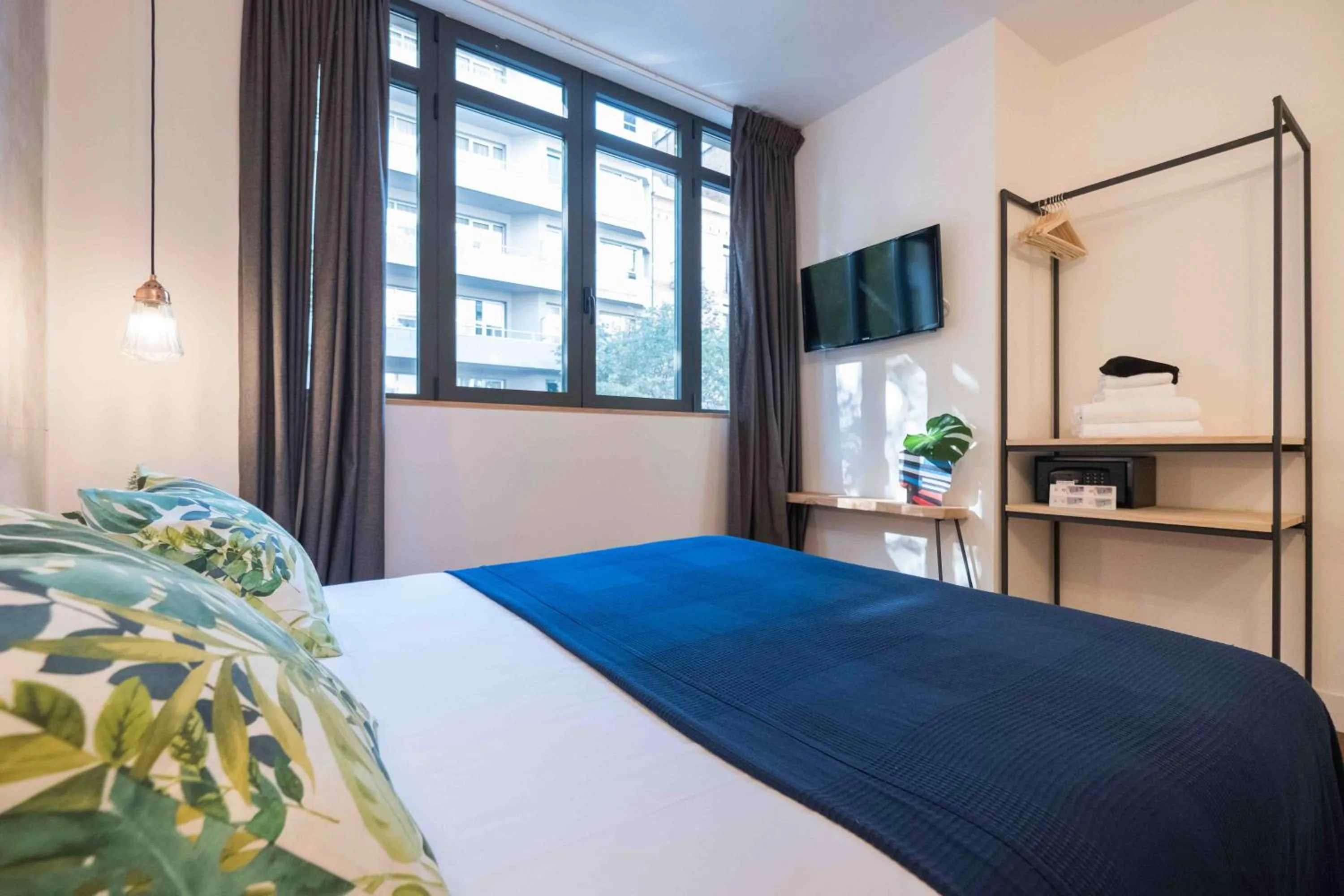 Photo of the whole room, Bed in Magatzem 128