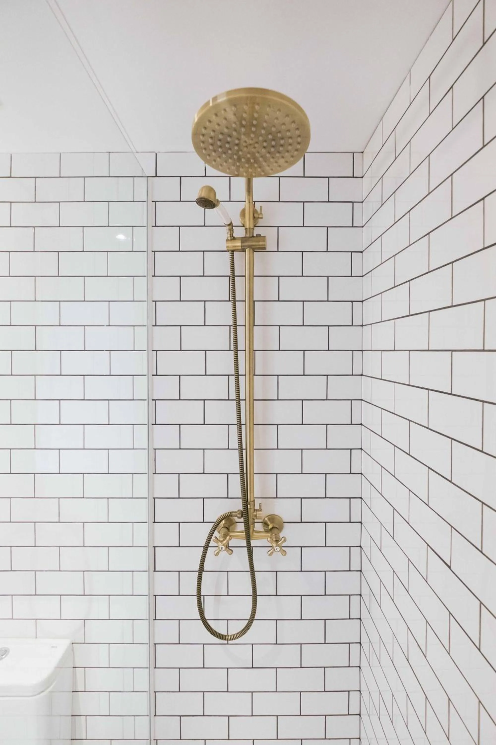 Shower in Magatzem 128