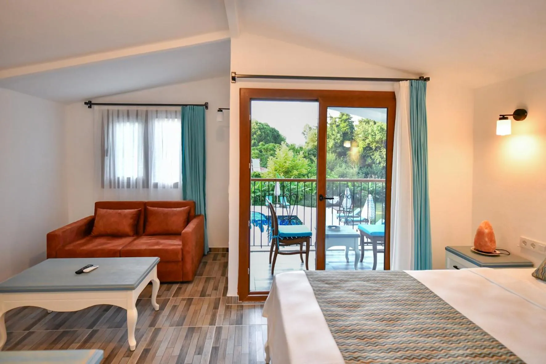 Patio, Bed in Pyramid Boutique Hotel