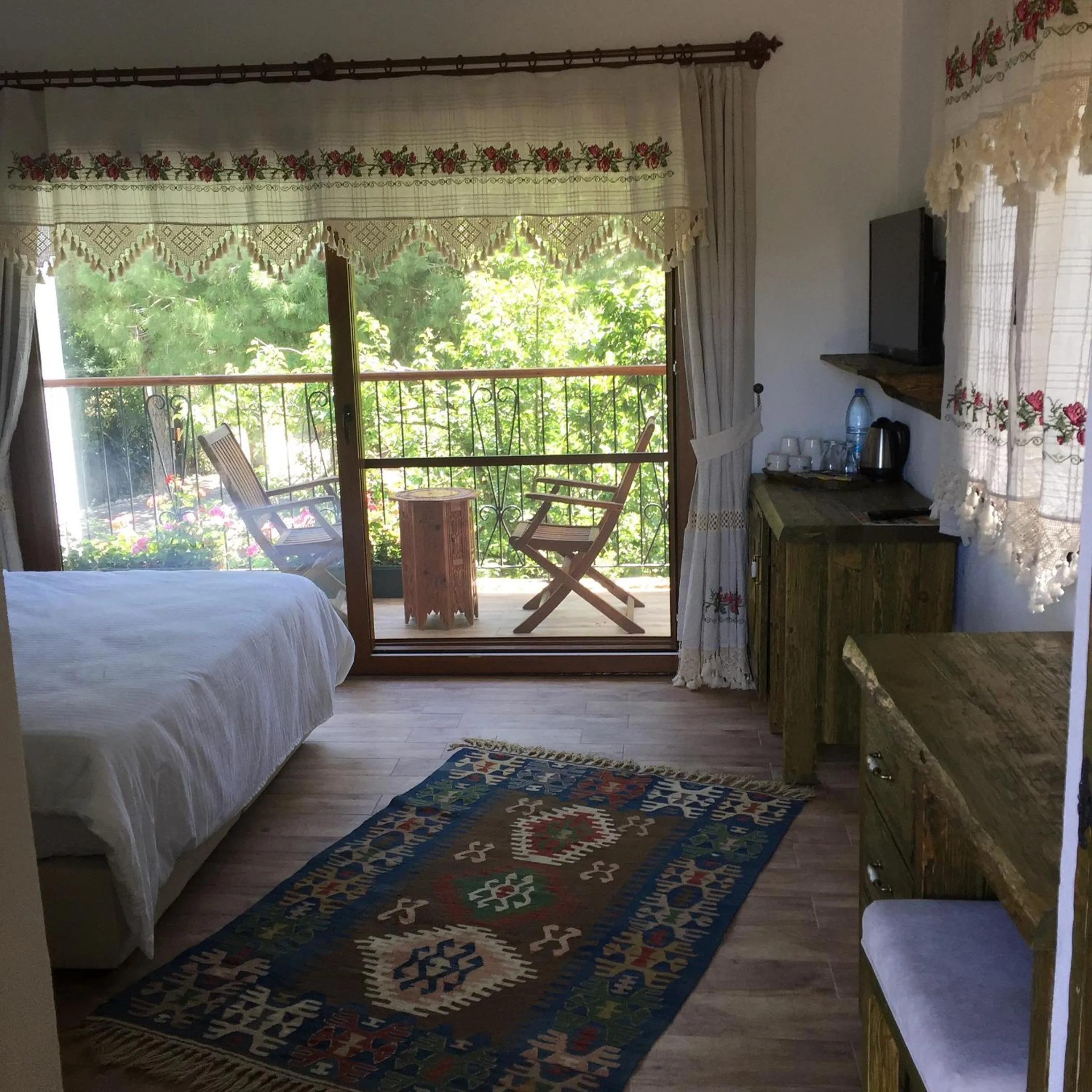 Photo of the whole room, Bed in Pyramid Boutique Hotel