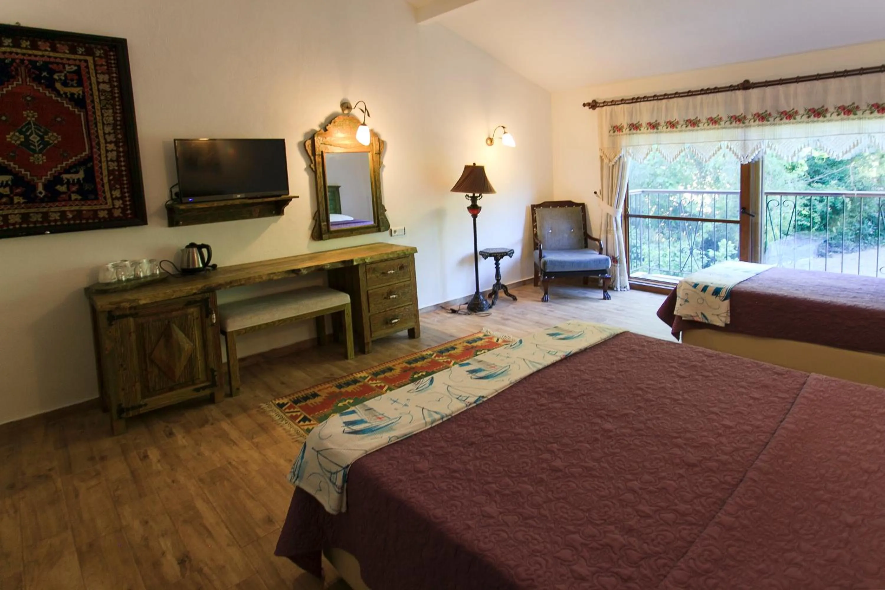 Photo of the whole room, Bed in Pyramid Boutique Hotel