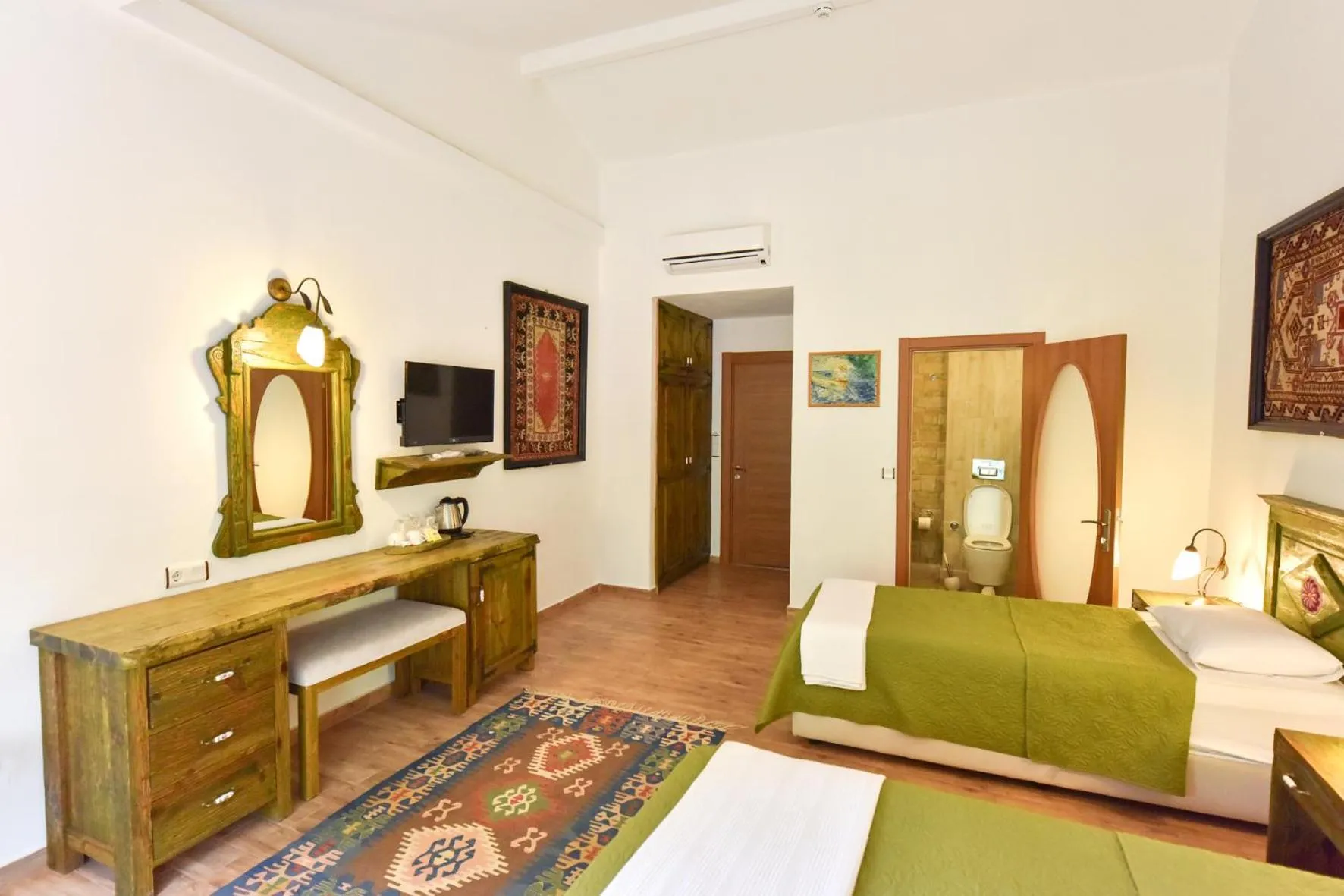 Photo of the whole room, Bed in Pyramid Boutique Hotel