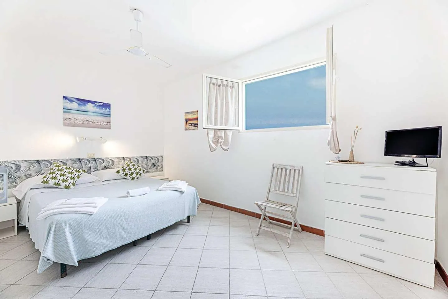 TV and multimedia, Bed in Hotel Le Ghiaie