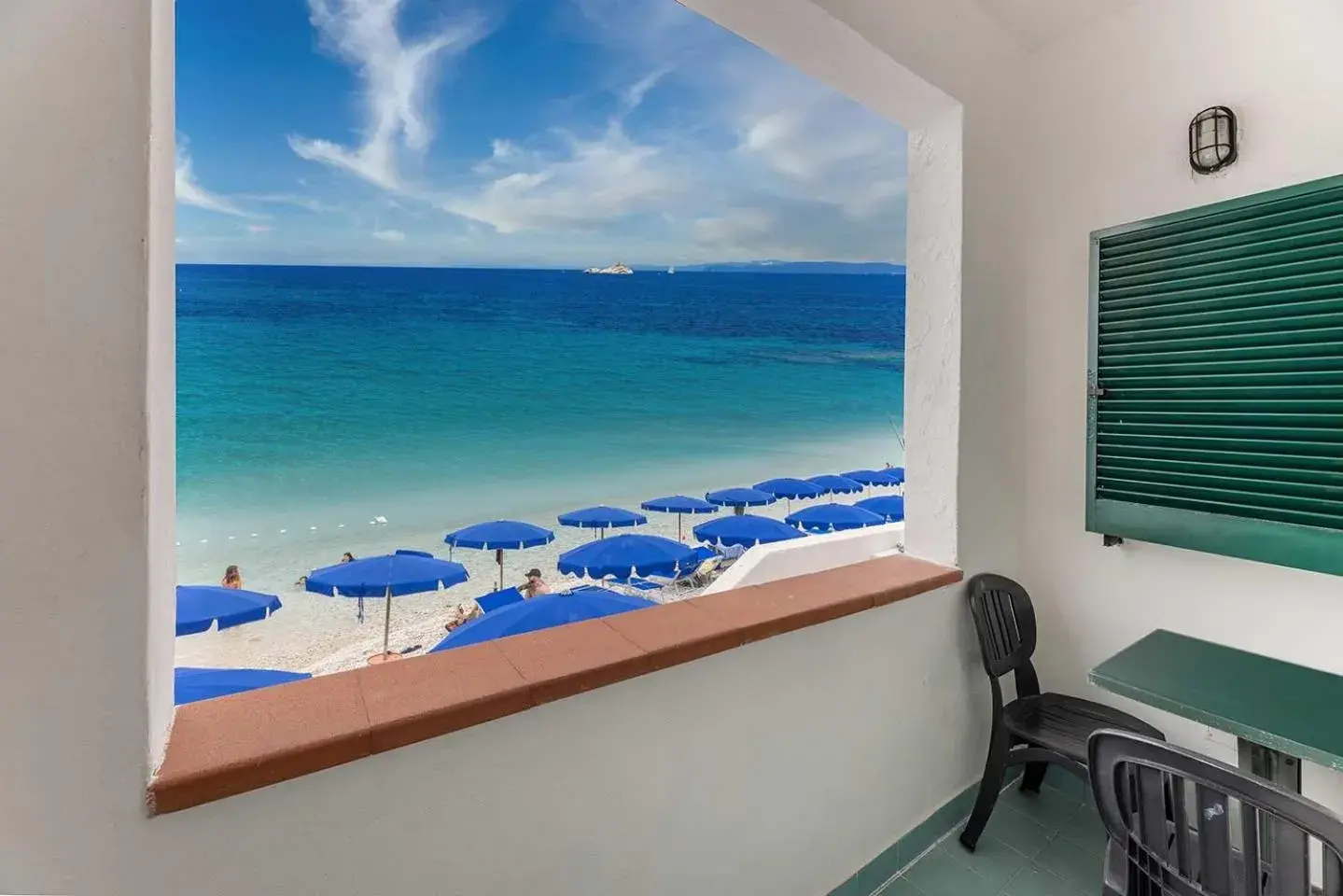 Quadruple Room with Sea View in Hotel Le Ghiaie Quadruple Room with Sea View in Hotel Le Ghiaie