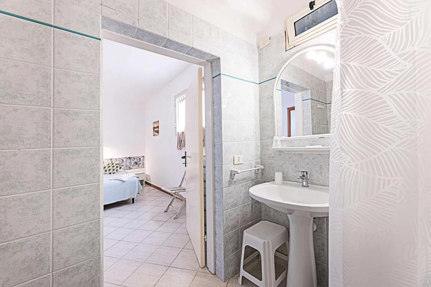 Shower, Bed in Hotel Le Ghiaie