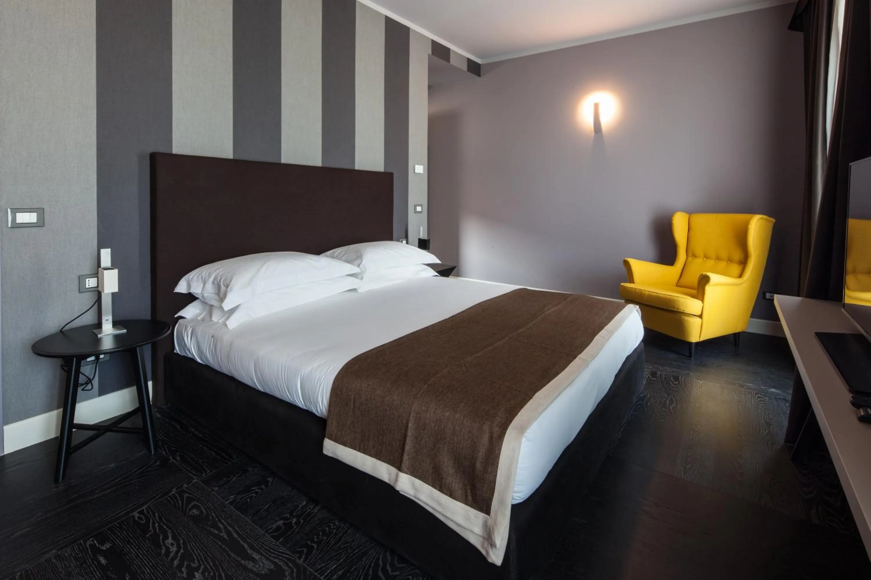 Photo of the whole room in Fifty House