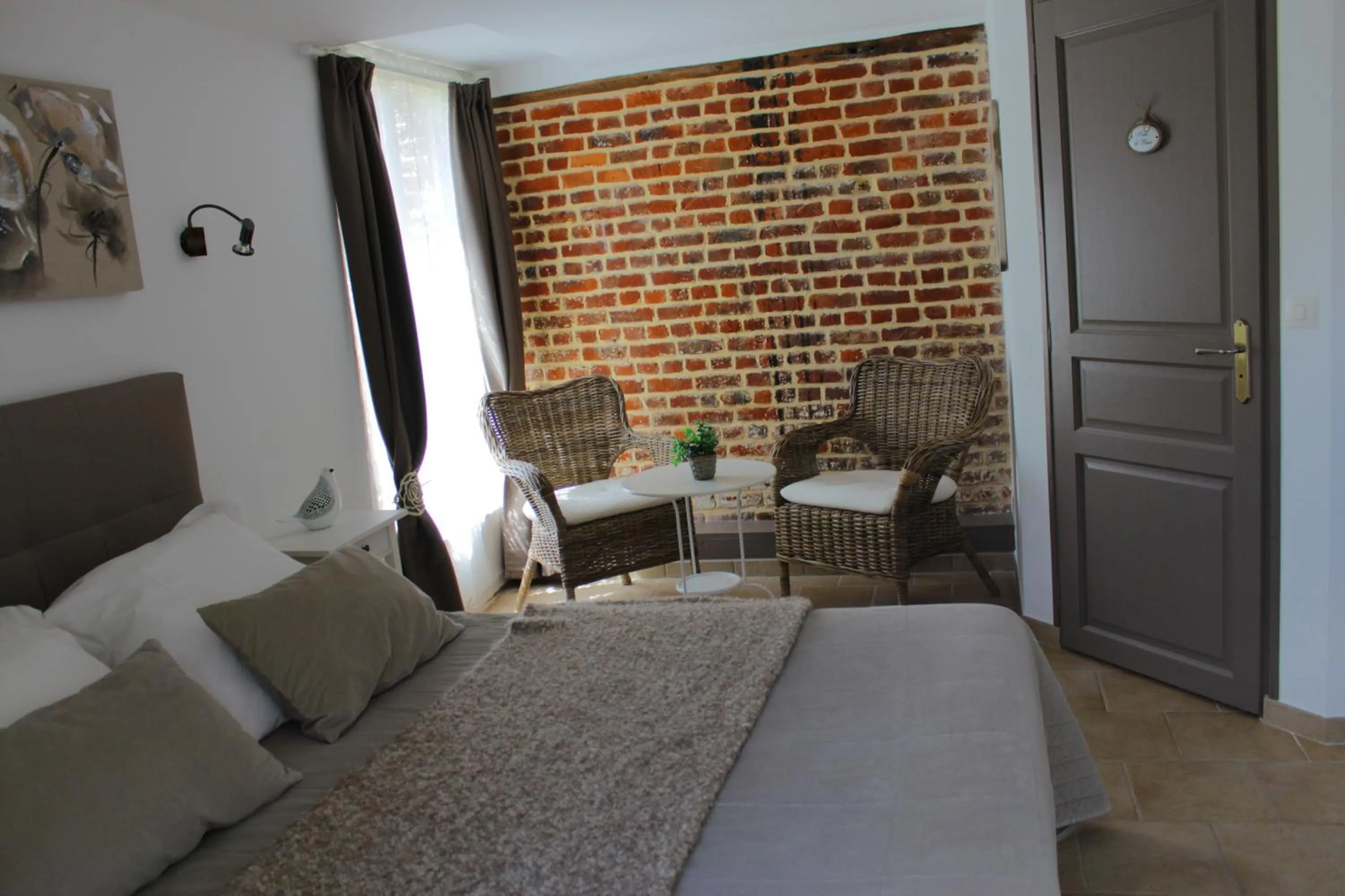 Photo of the whole room, Bed in Chambres Du Marais