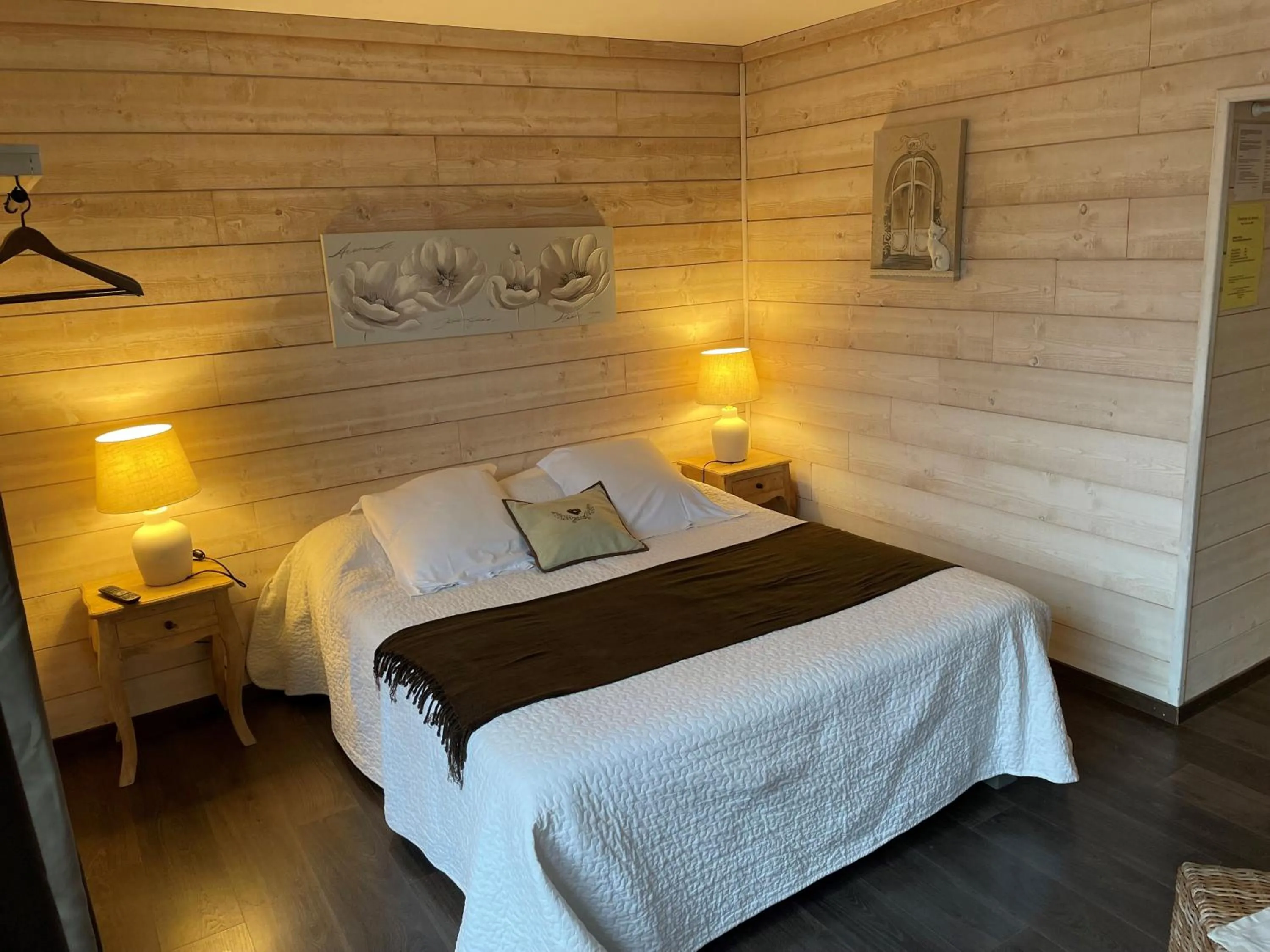 Bed in Chambres Du Marais