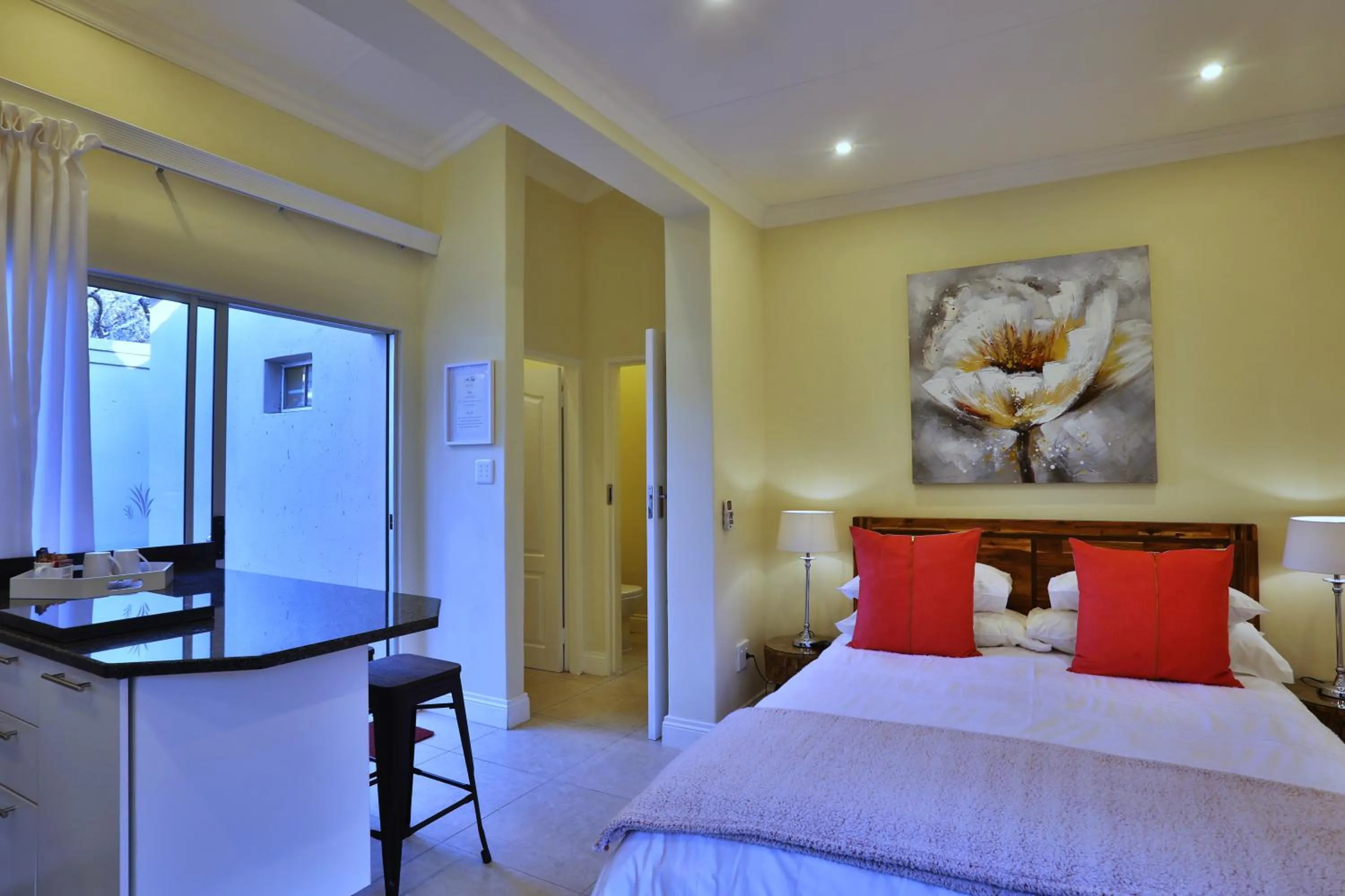 Bedroom, Bed in Andante Lodge