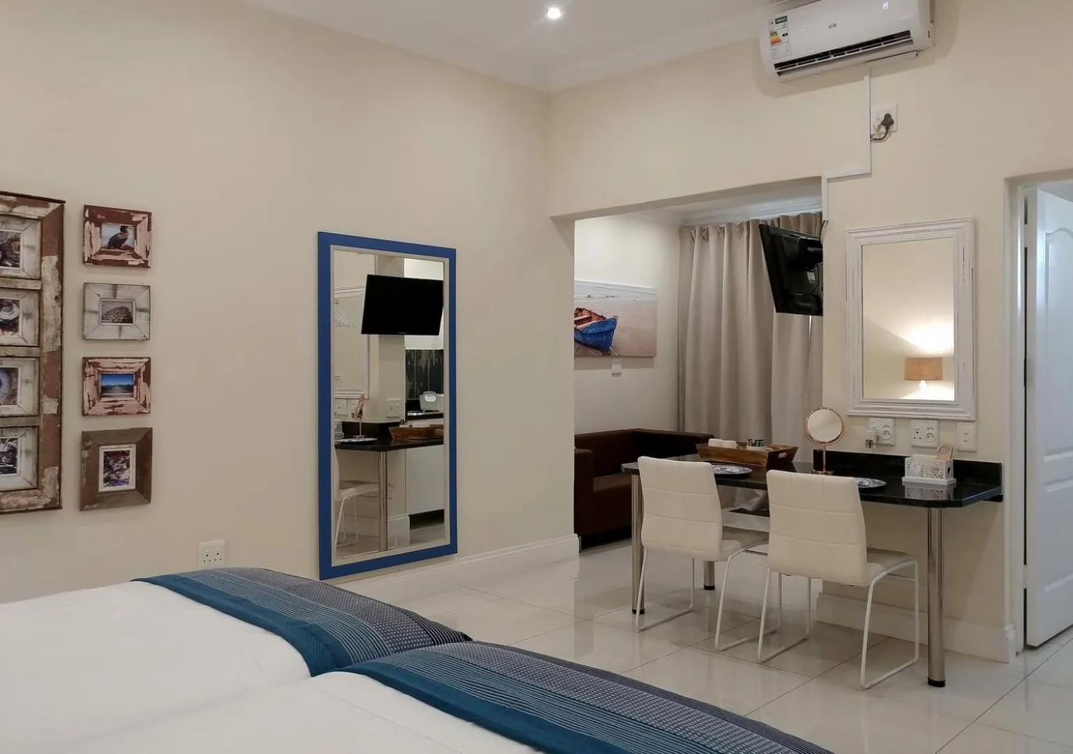 Living room, Bed in Andante Lodge