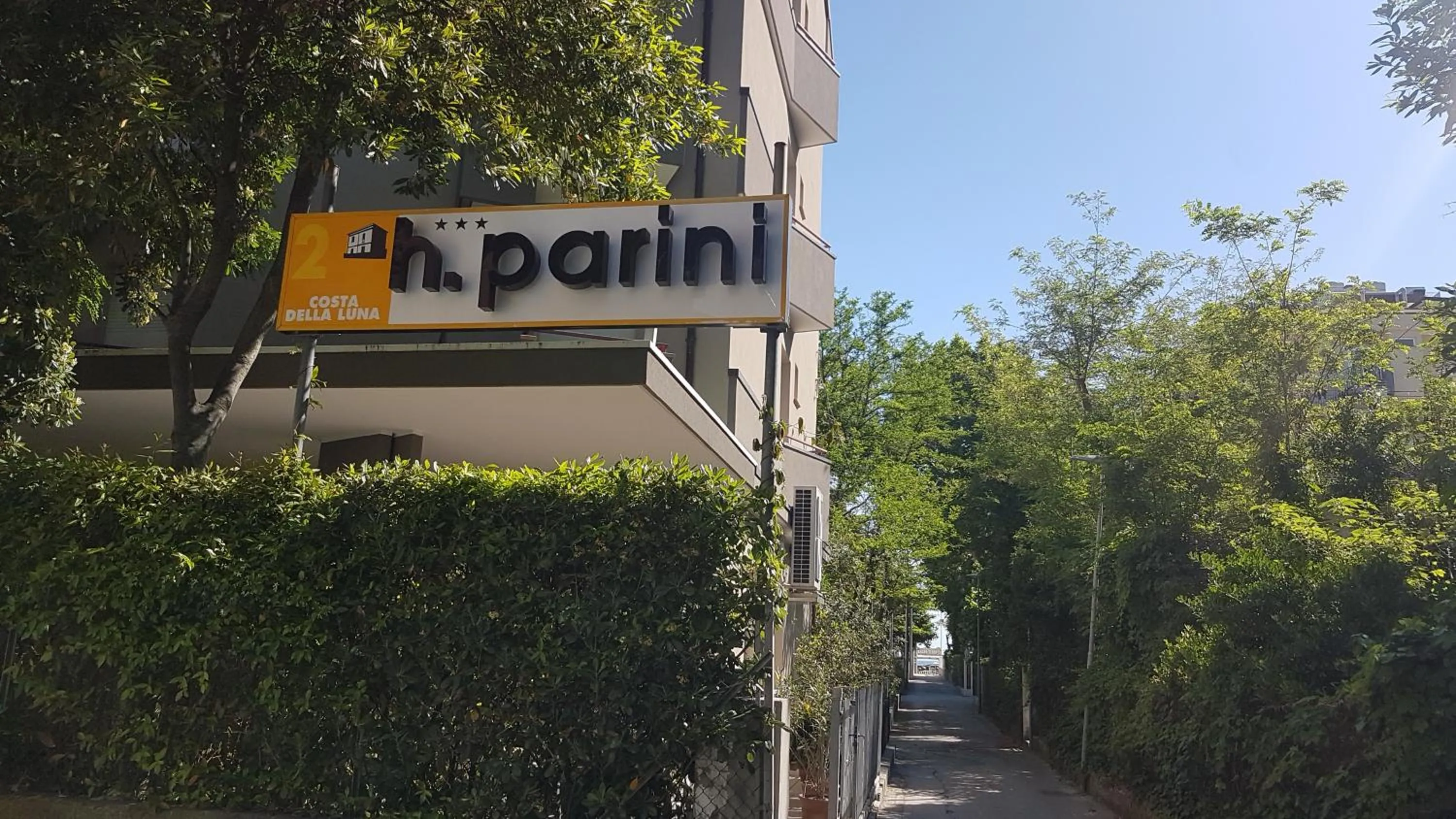 Facade/entrance in Hotel Parini