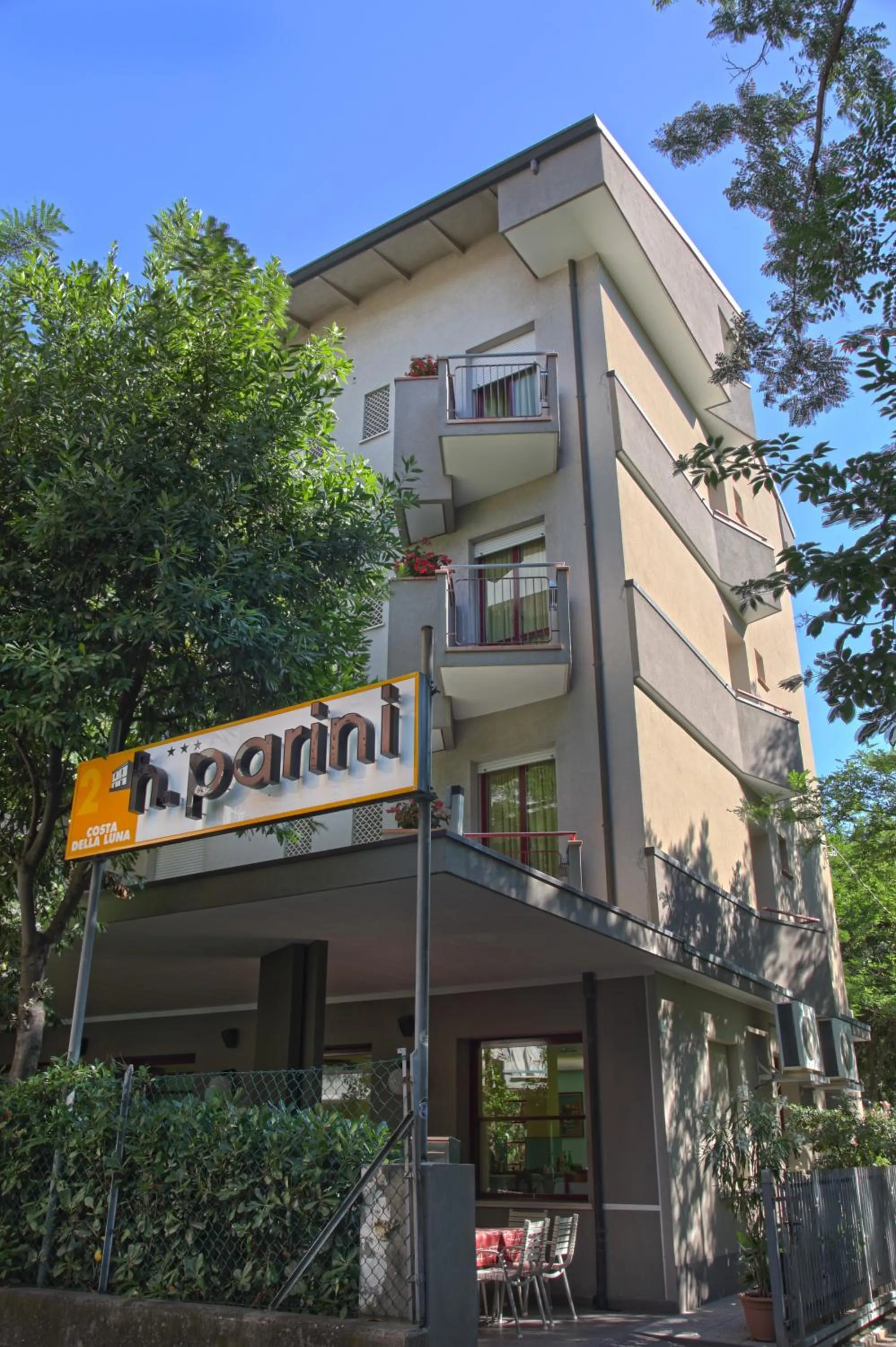 Facade/entrance in Hotel Parini