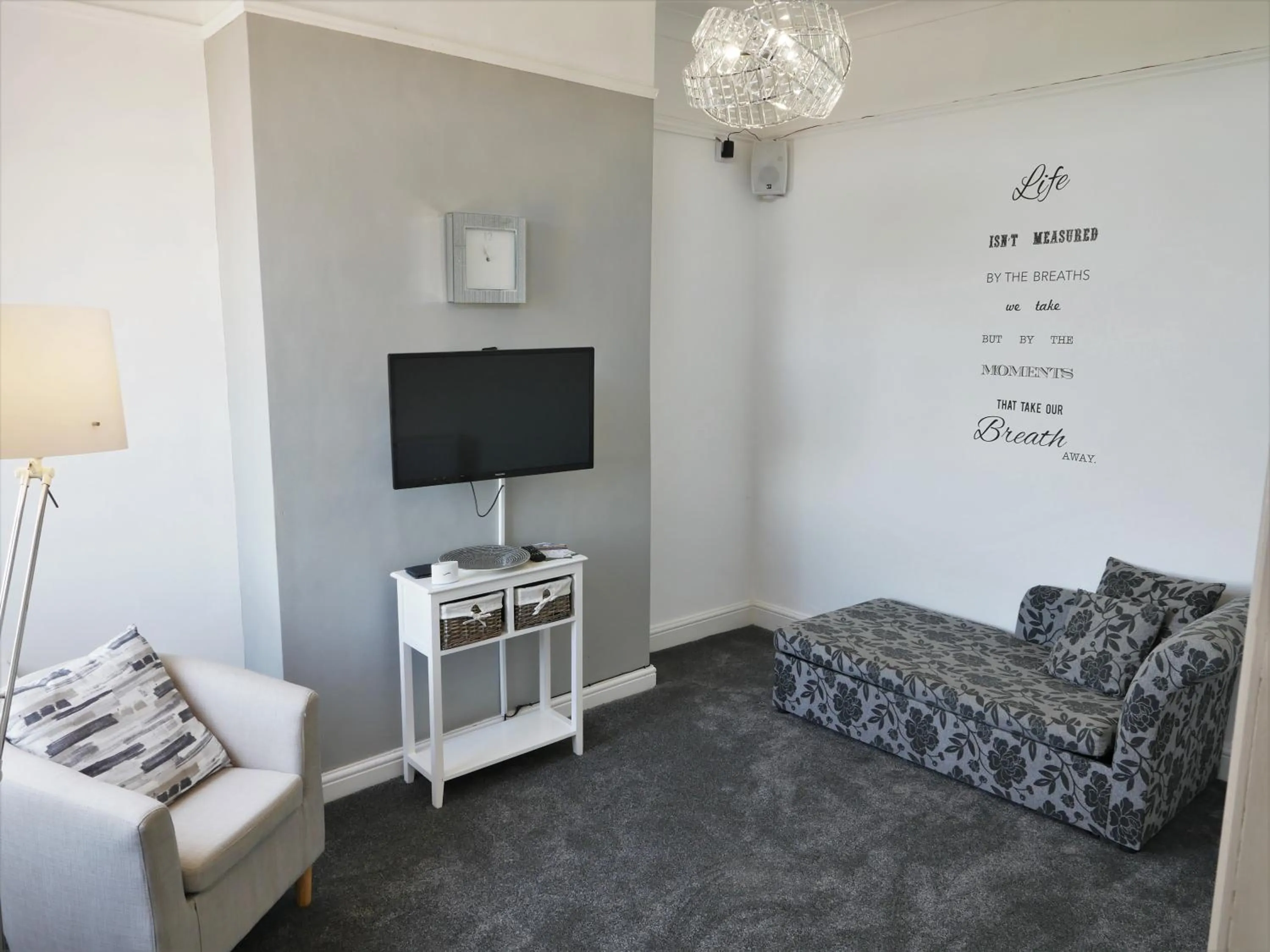 Communal lounge/ TV room in Rondeva