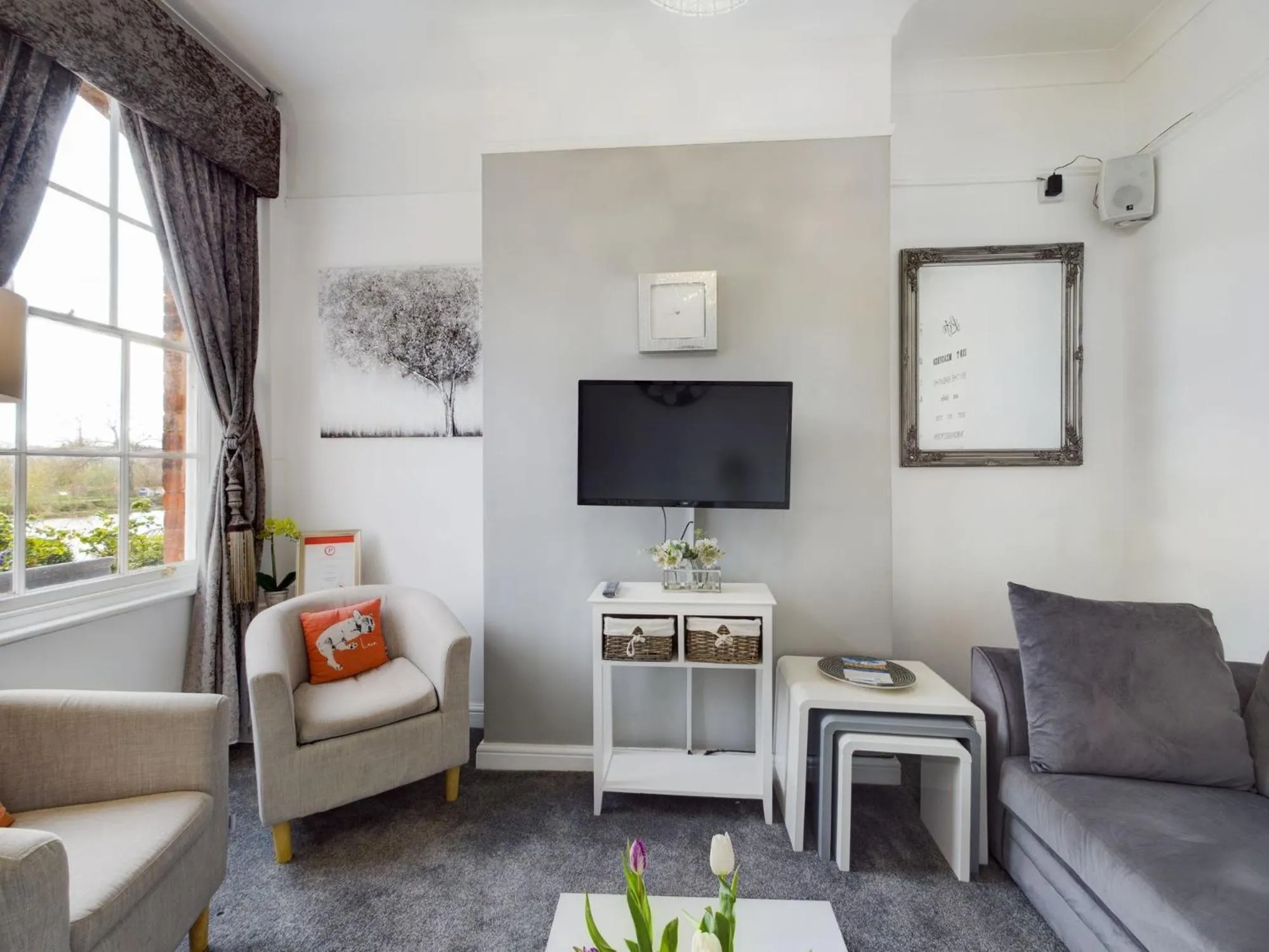 Communal lounge/ TV room in Rondeva