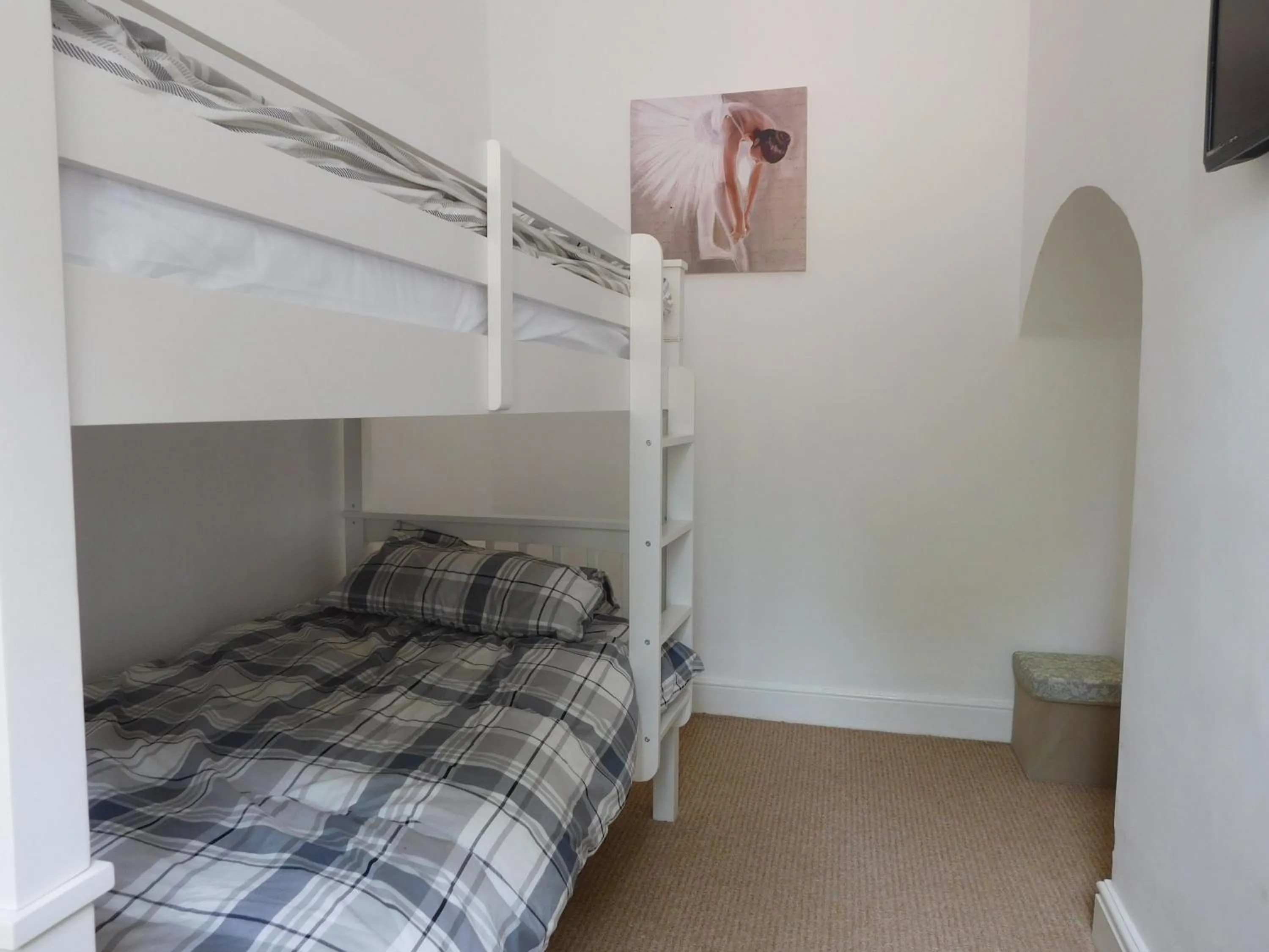 bunk bed, Bed in Rondeva